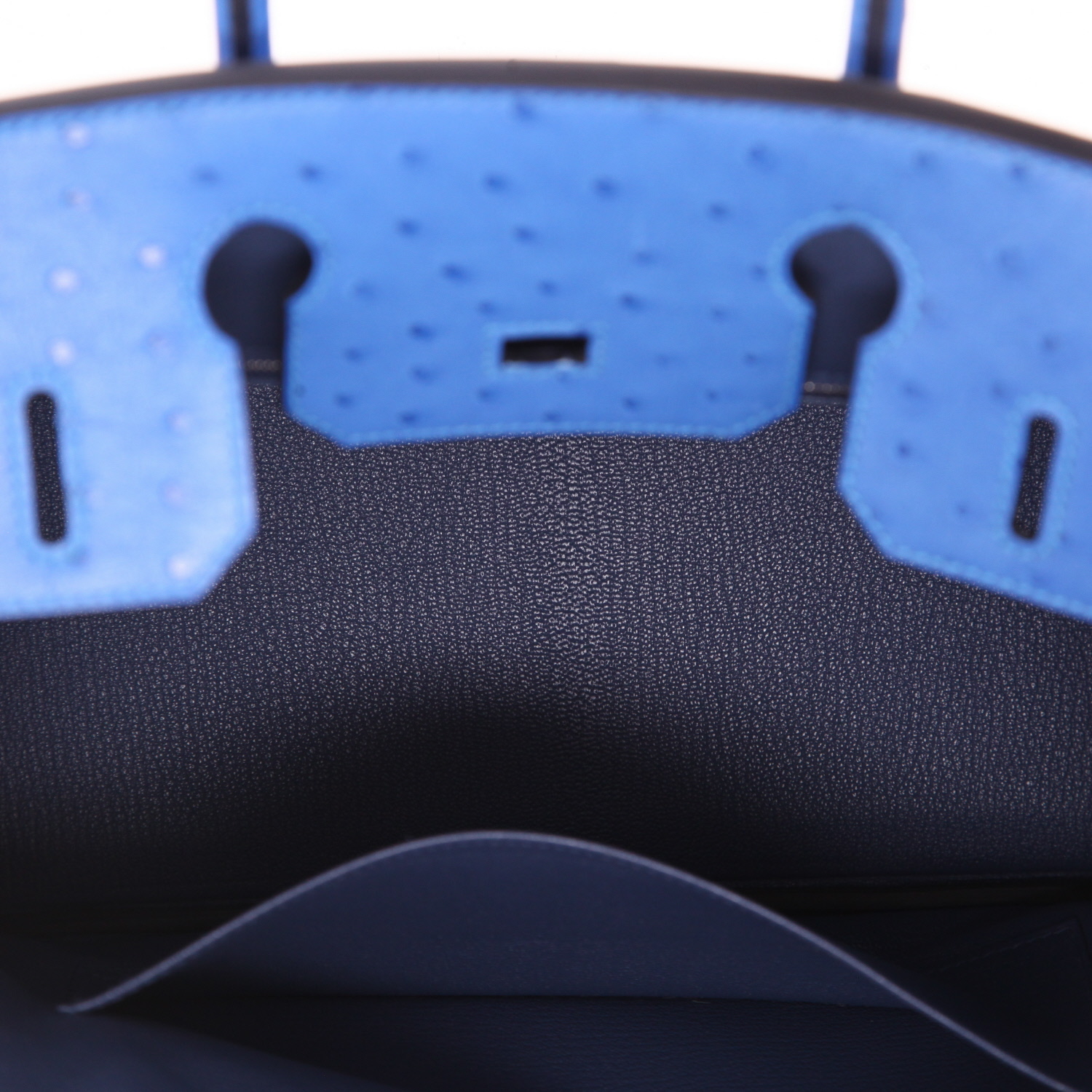 Hermès  Birkin 30 cm handbag  in blue ostrich leather - Detail D3