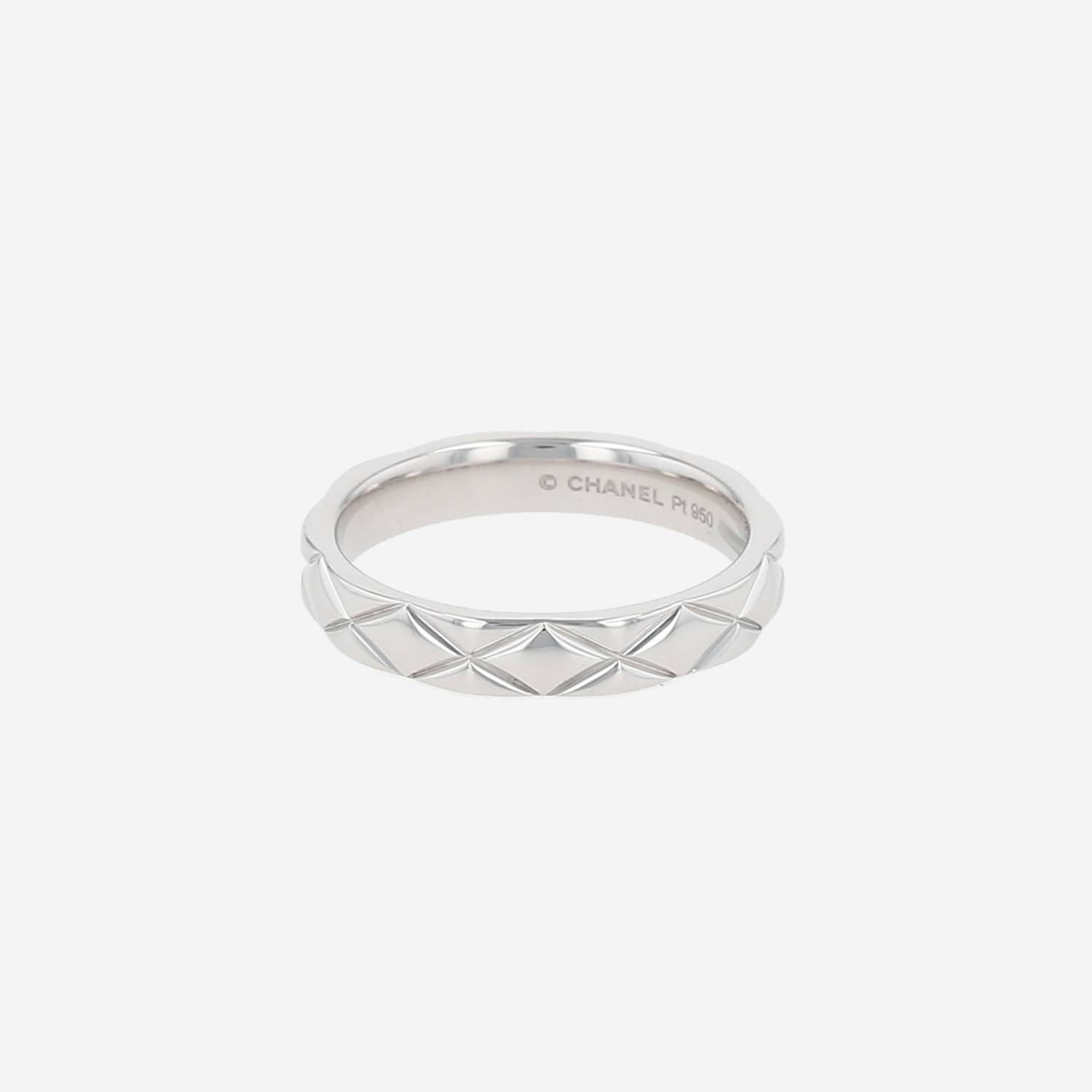 Chanel Matelassé ring in platinium