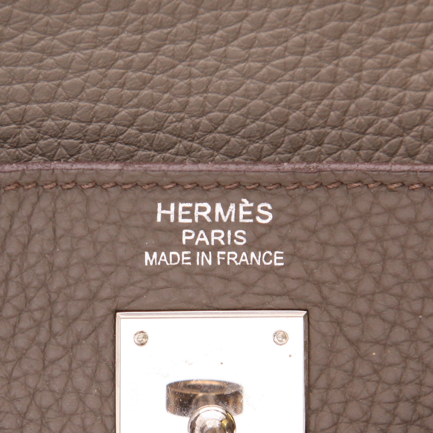 Hermès  Kelly 35 cm handbag  in grey togo leather - Detail D2