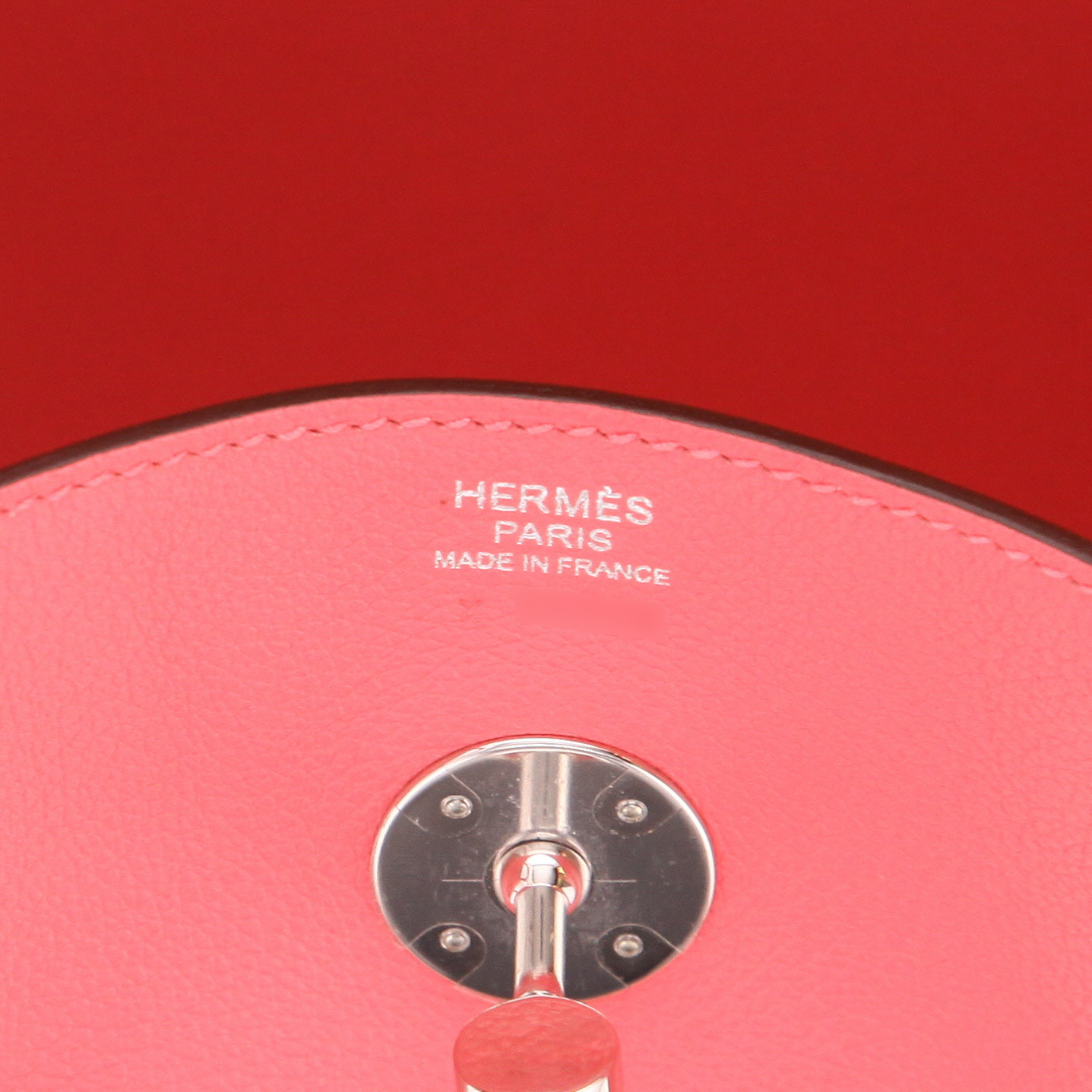 Sac à main Hermès  Lindy 30 cm en cuir Swift rose Azalée - Detail D2