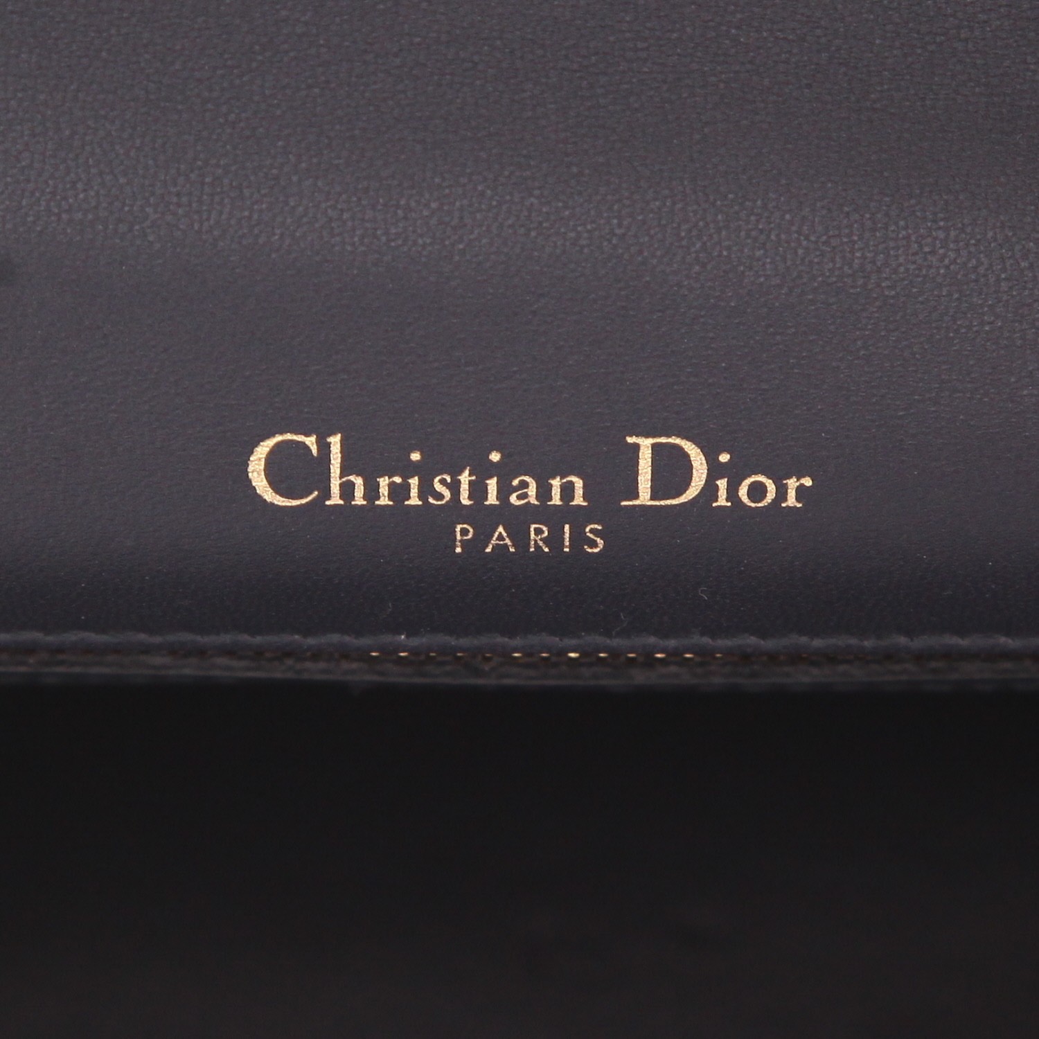 Sac bandoulière Dior  Diorama en cuir verni bleu-marine - Detail D2