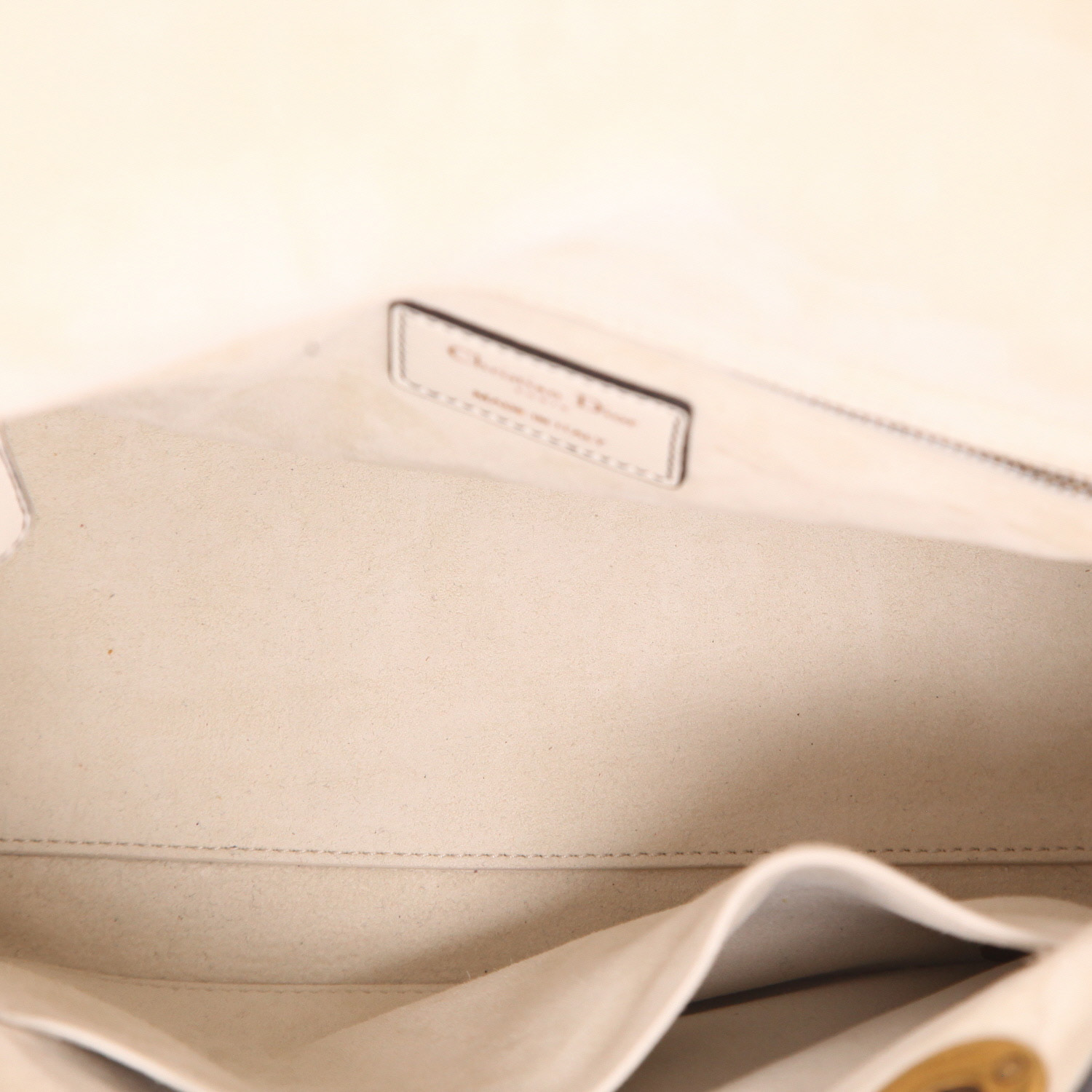 Sac bandoulière Dior  Lady Dior Edition Limitée en cuir blanc-cassé - Detail D3