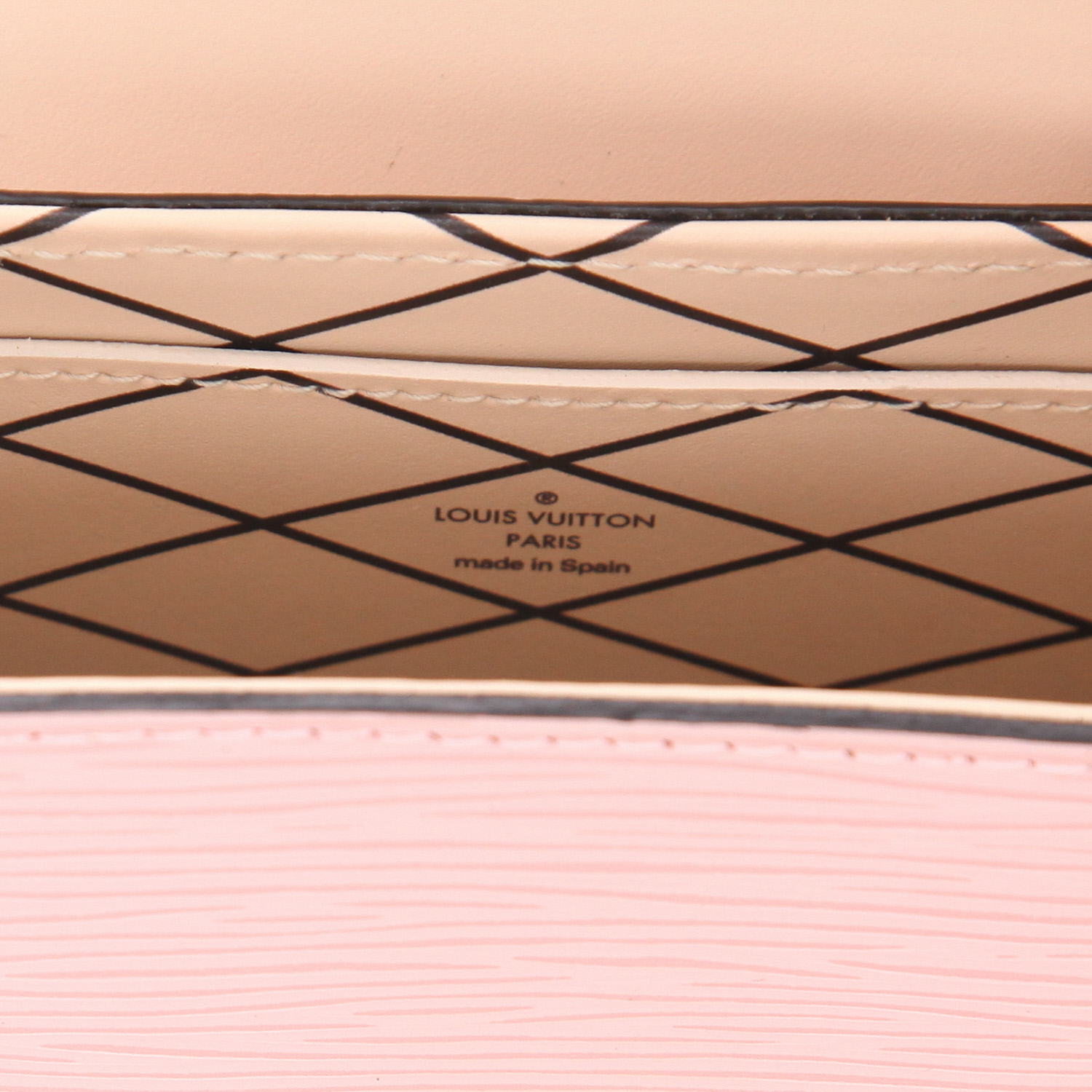 Louis Vuitton  Petite Malle shoulder bag  in pink epi leather  and black leather - Detail D2