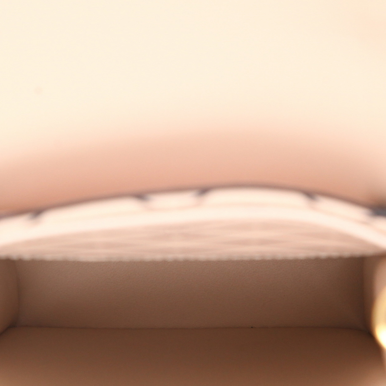 Borsa a tracolla Louis Vuitton  Petite Malle in pelle Epi rosa e pelle nera - Detail D3