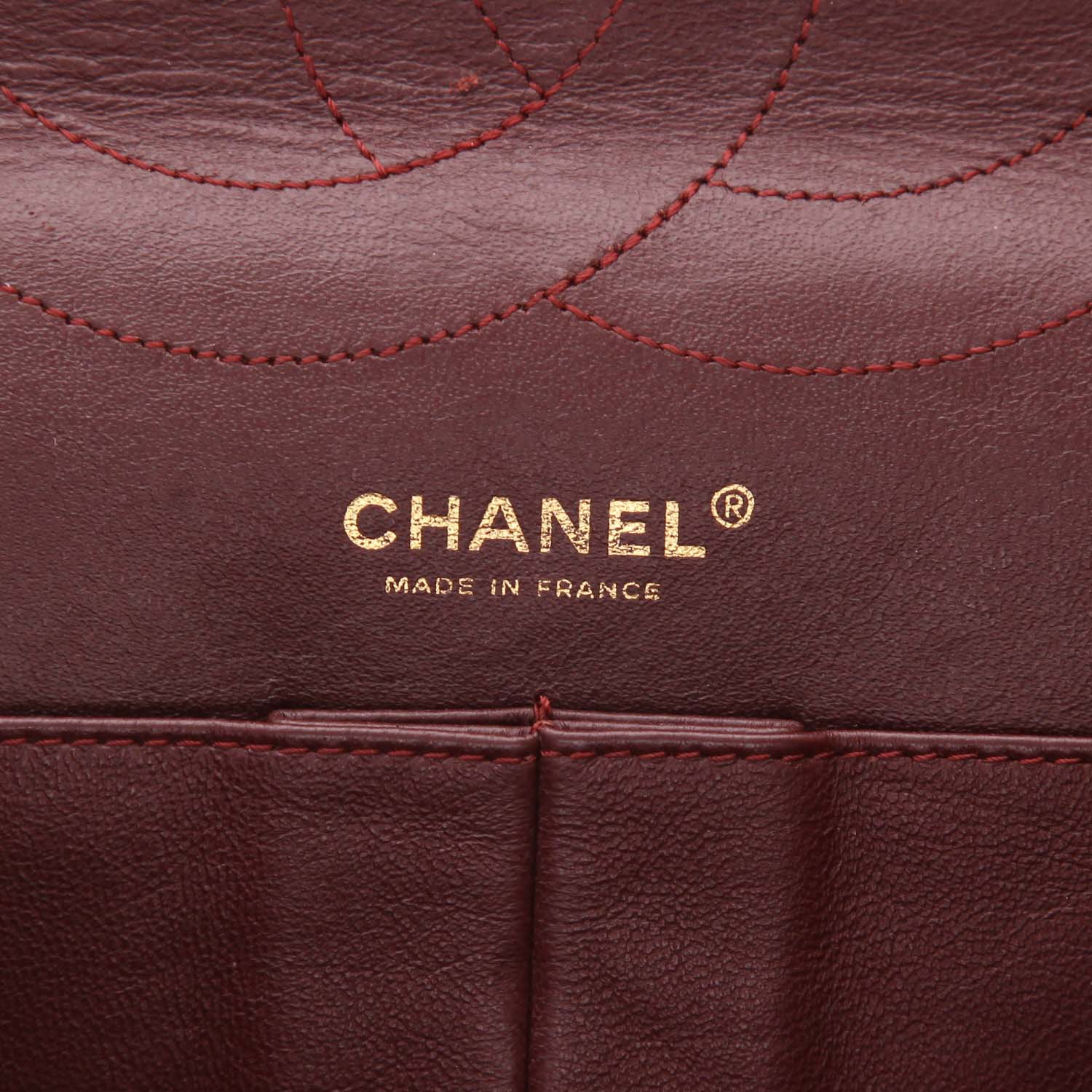 Bolso bandolera Chanel  2.55 en cuero acolchado negro - Detail D2