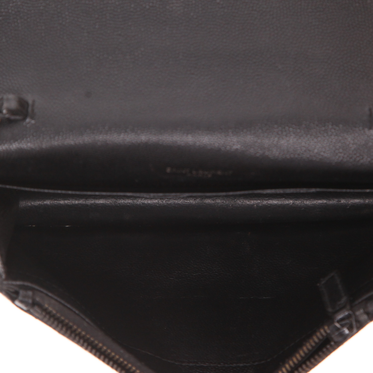 Bolso bandolera Saint Laurent  Cassandre Envelope Chain Wallet en cuero granulado acolchado negro - Detail D3