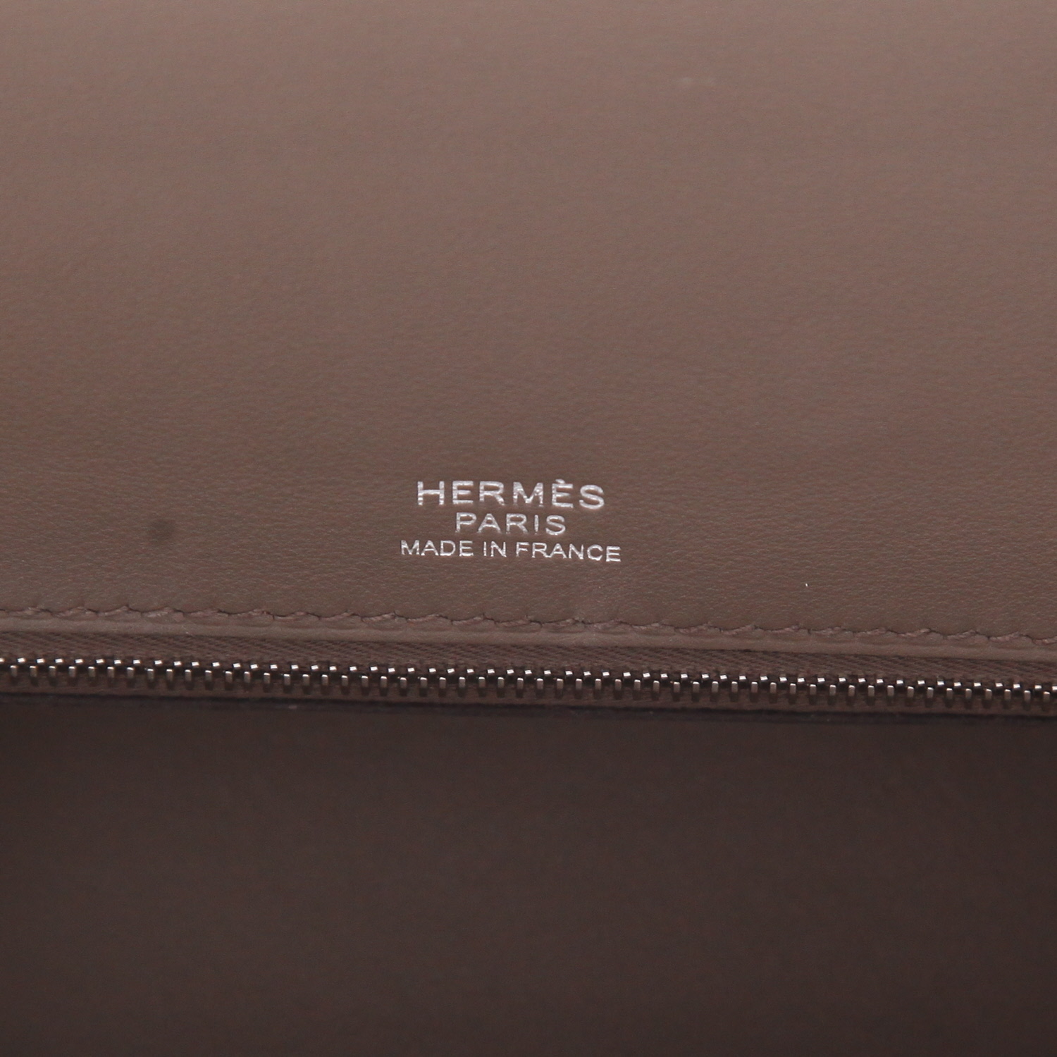 Bolso de mano Hermès  24/24 modelo grande  en cuero togo gris y cuero swift gris - Detail D2