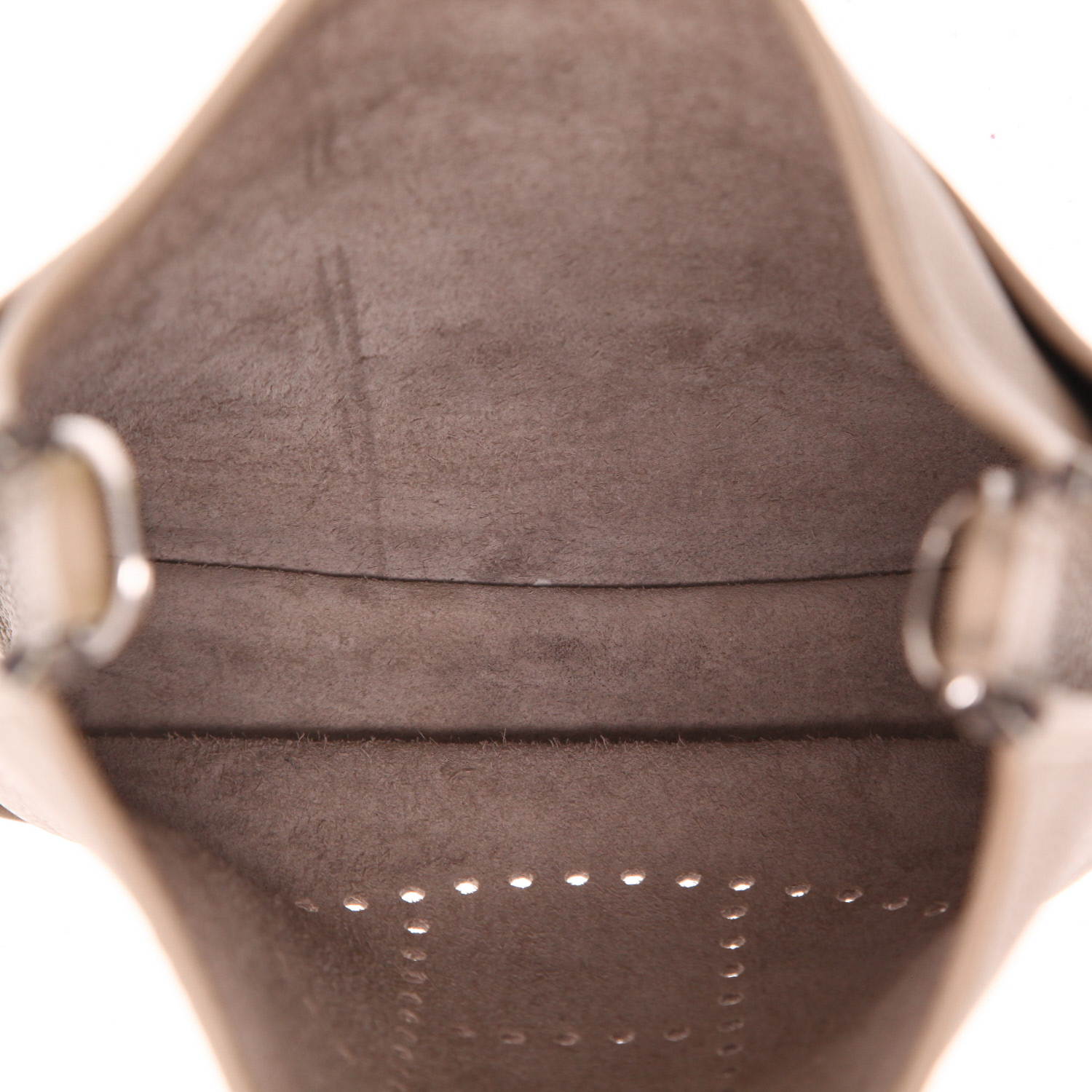 Hermès  Evelyne III shoulder bag  in etoupe leather taurillon clémence - Detail D3