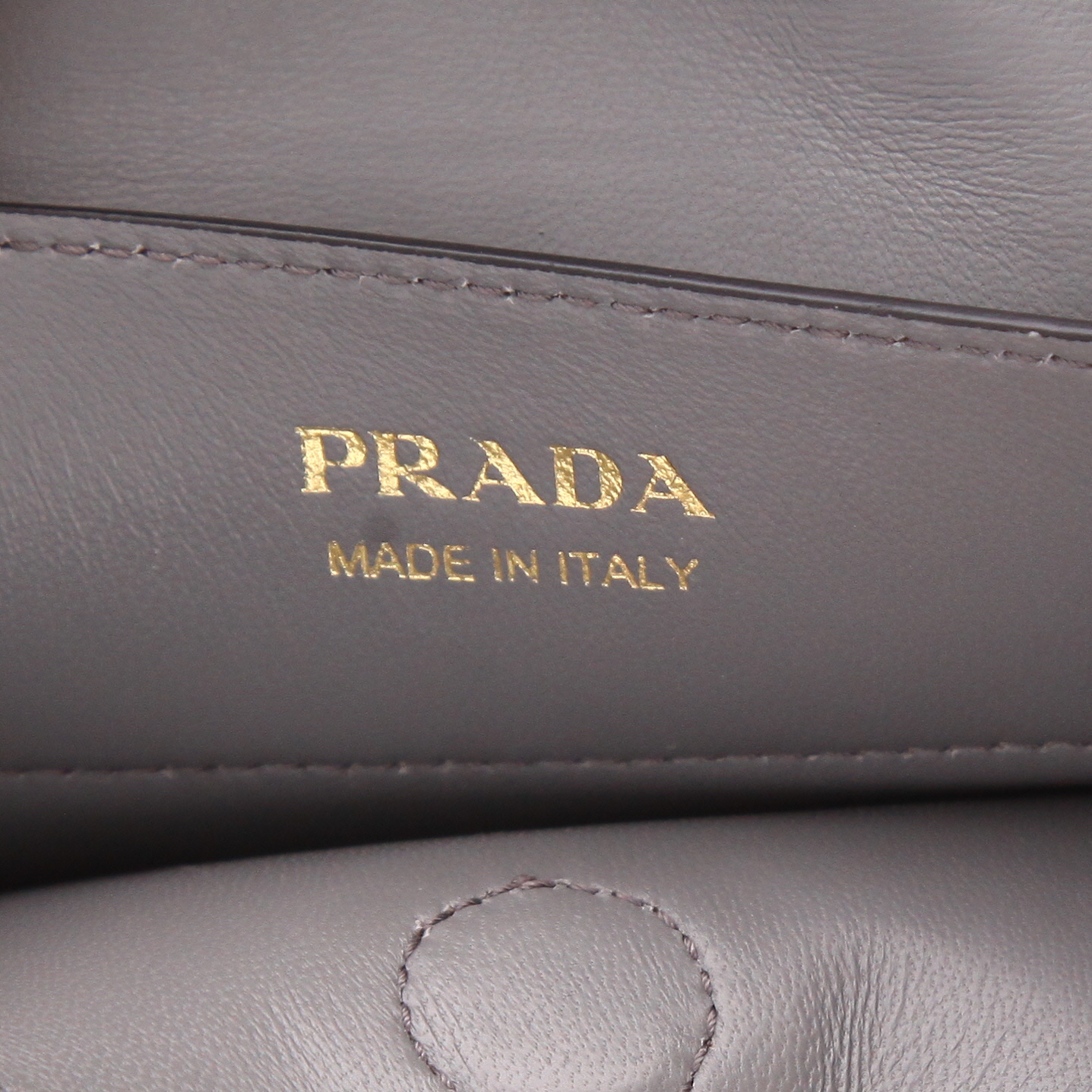 Prada handbag – Medium Double model – in Bordeaux and grey Saffiano leather - Detail D2