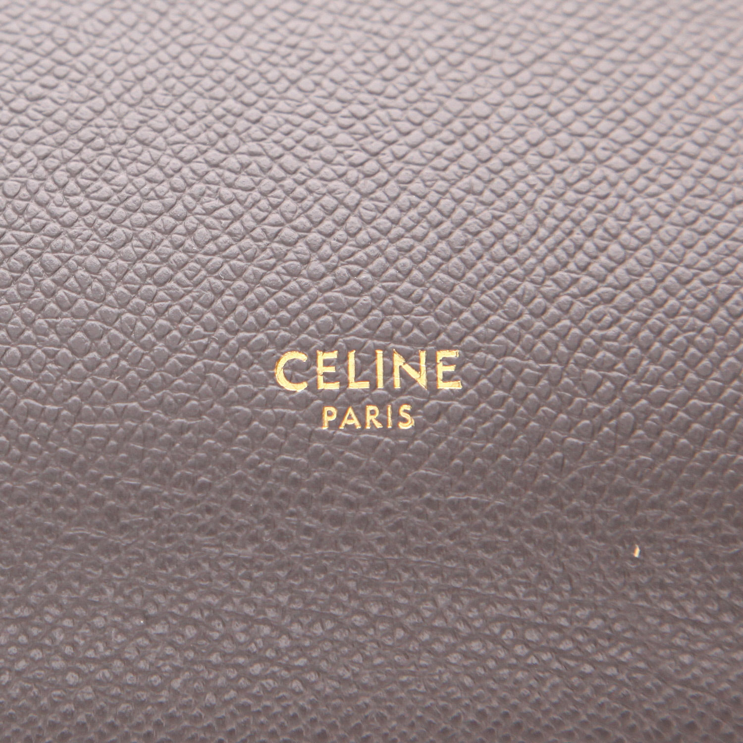 Bolso bandolera Celine  Belt Micro en cuero granulado gris - Detail D2