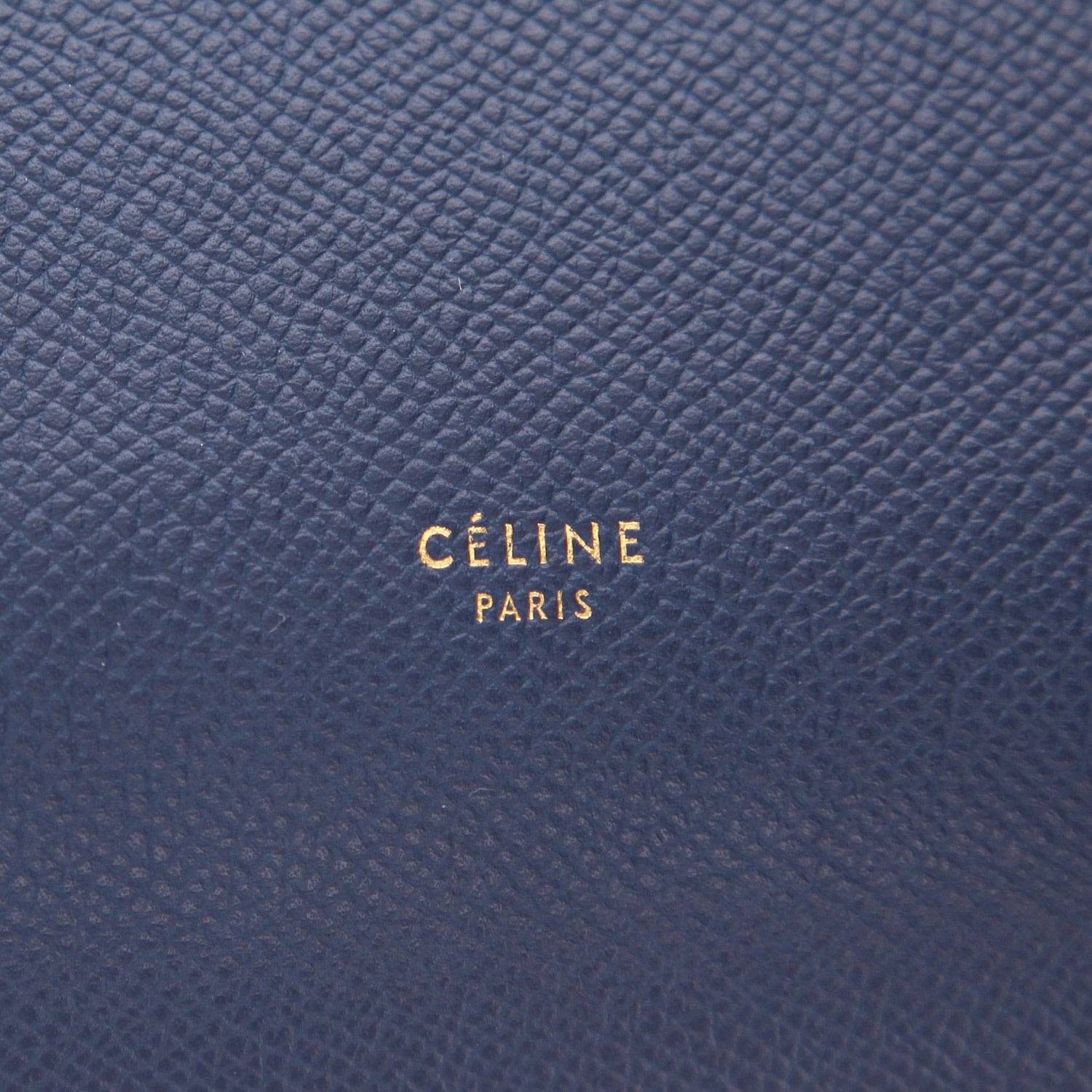 Bolso de mano Celine  Belt Mini en cuero granulado azul - Detail D2