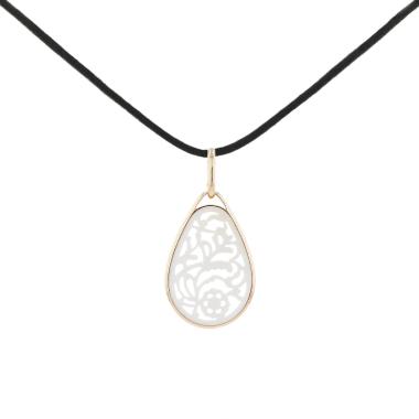 Pomellato Victoria pendant in yellow gold and resin