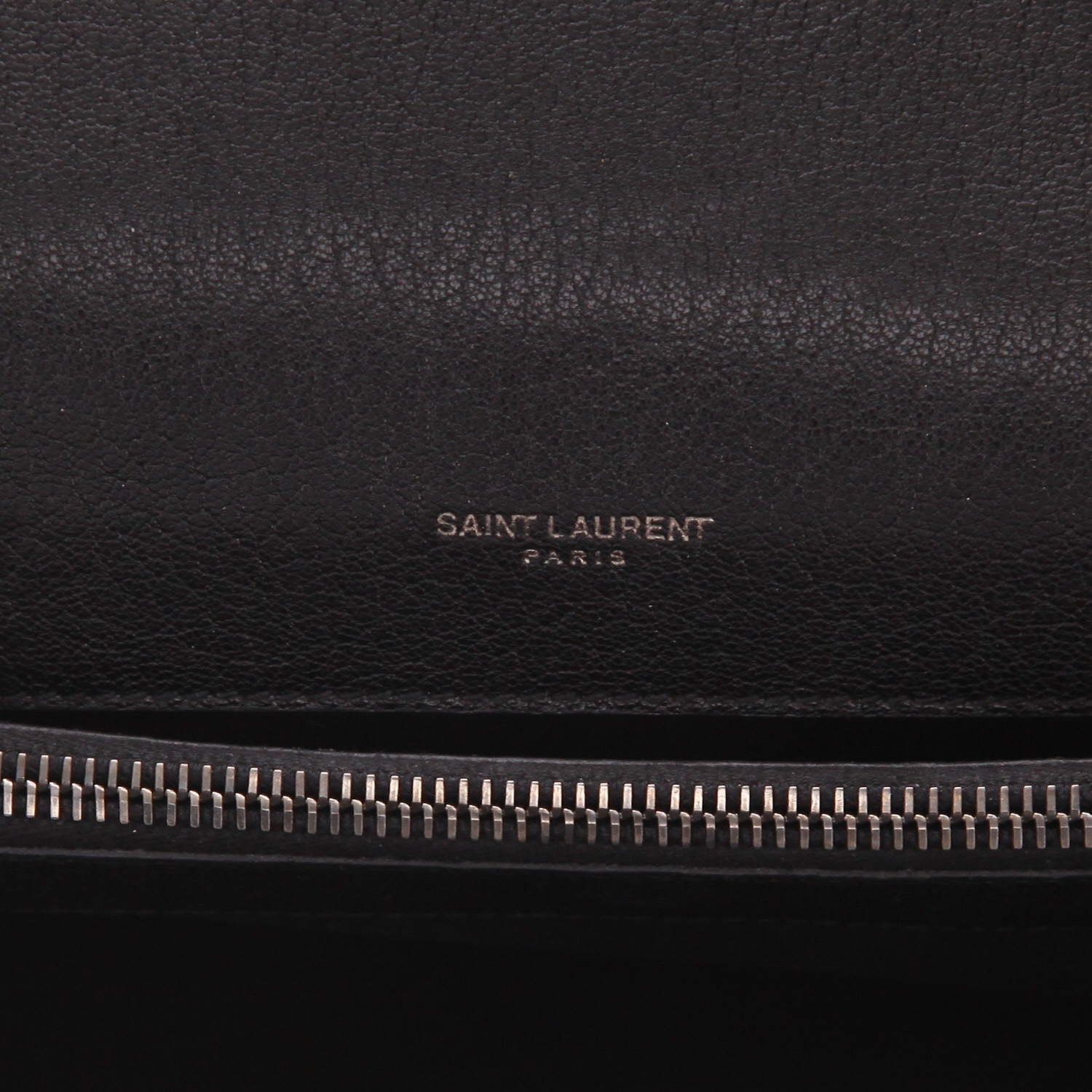 Bolso de mano Saint Laurent  College en cuero acolchado con motivos de espigas negro - Detail D2