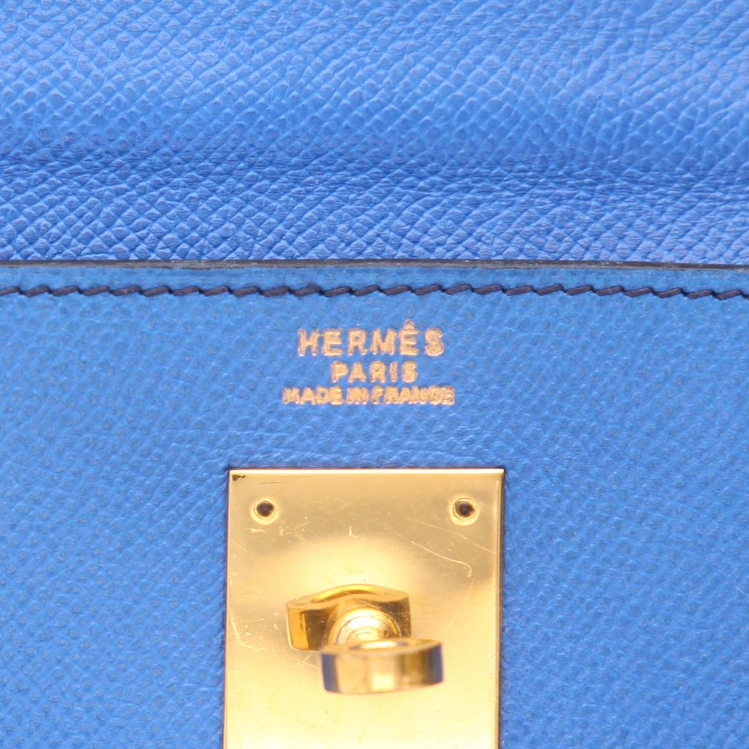 Bolso de mano Hermès  Kelly 32 cm en cuero Courchevel azul - Detail D2