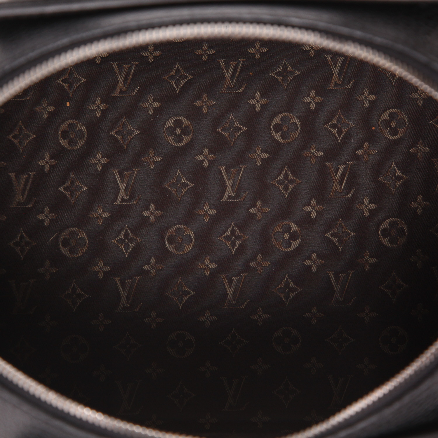 Sac à main Louis Vuitton  Biker en cuir grainé noir - Detail D3