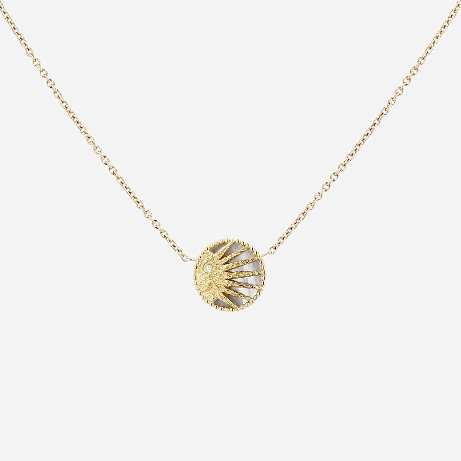 Collar Dior Rose Céleste de oro amarillo, nácar y diamantes