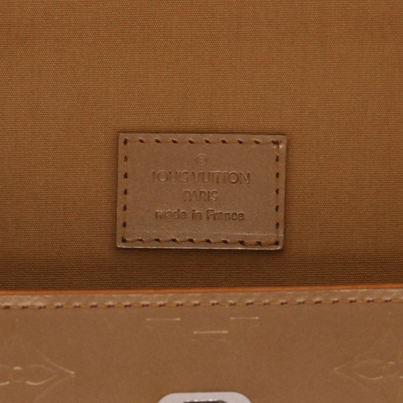 Bolso bandolera Louis Vuitton  Ambre en charol Monogram dorado - Detail D2