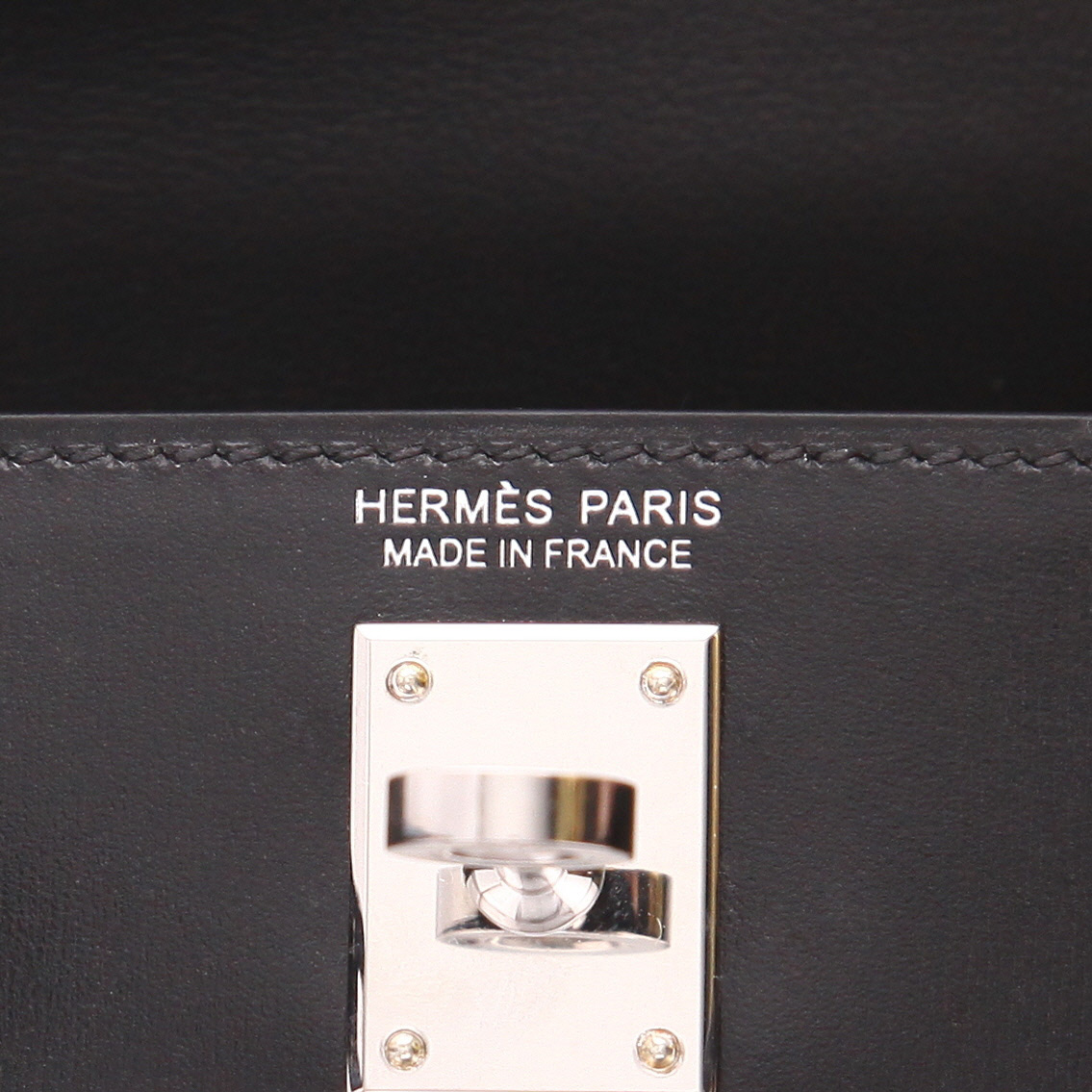 Hermès  Kelly 20 cm handbag  in black box leather - Detail D2