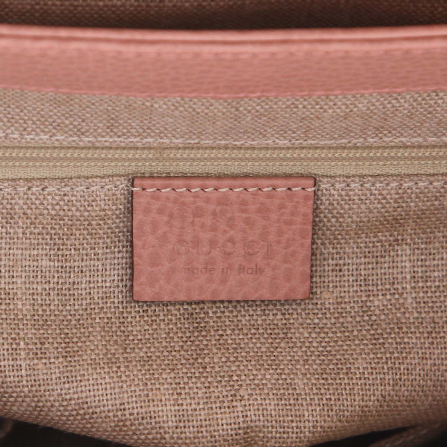 Bolso bandolera Gucci  Interlocking G en cuero granulado rosa - Detail D2