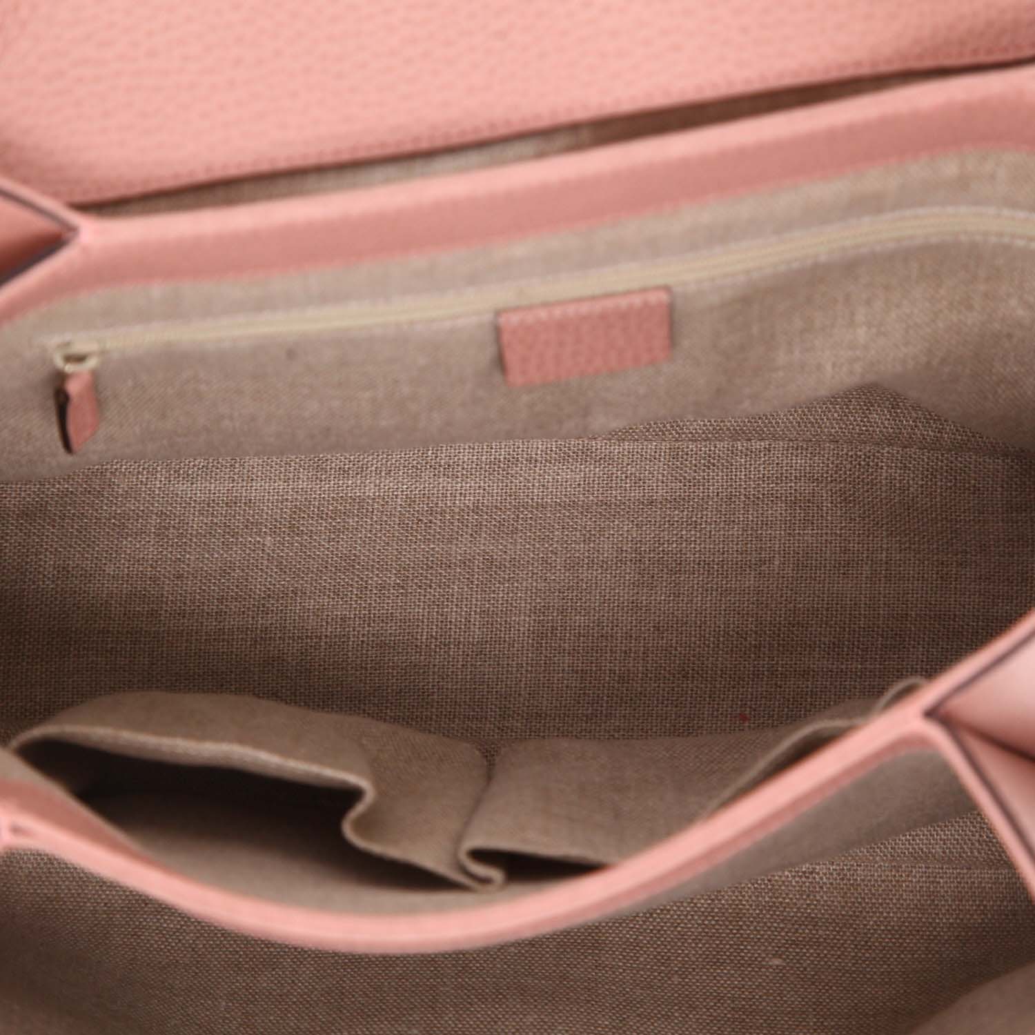 Sac bandoulière Gucci  Interlocking G en cuir grainé rose - Detail D3