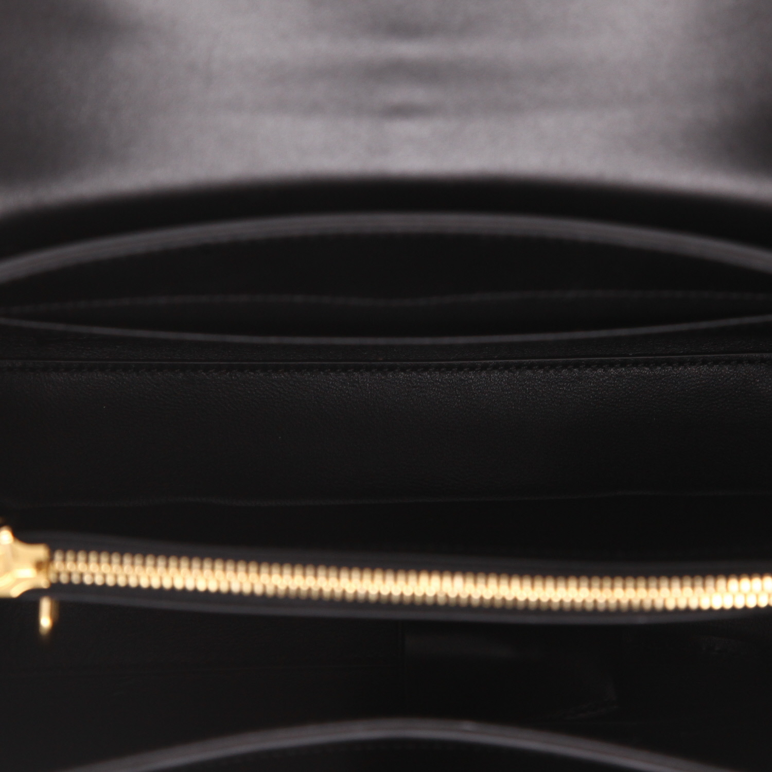 Celine  16 small model  shoulder bag  in black leather - Detail D3