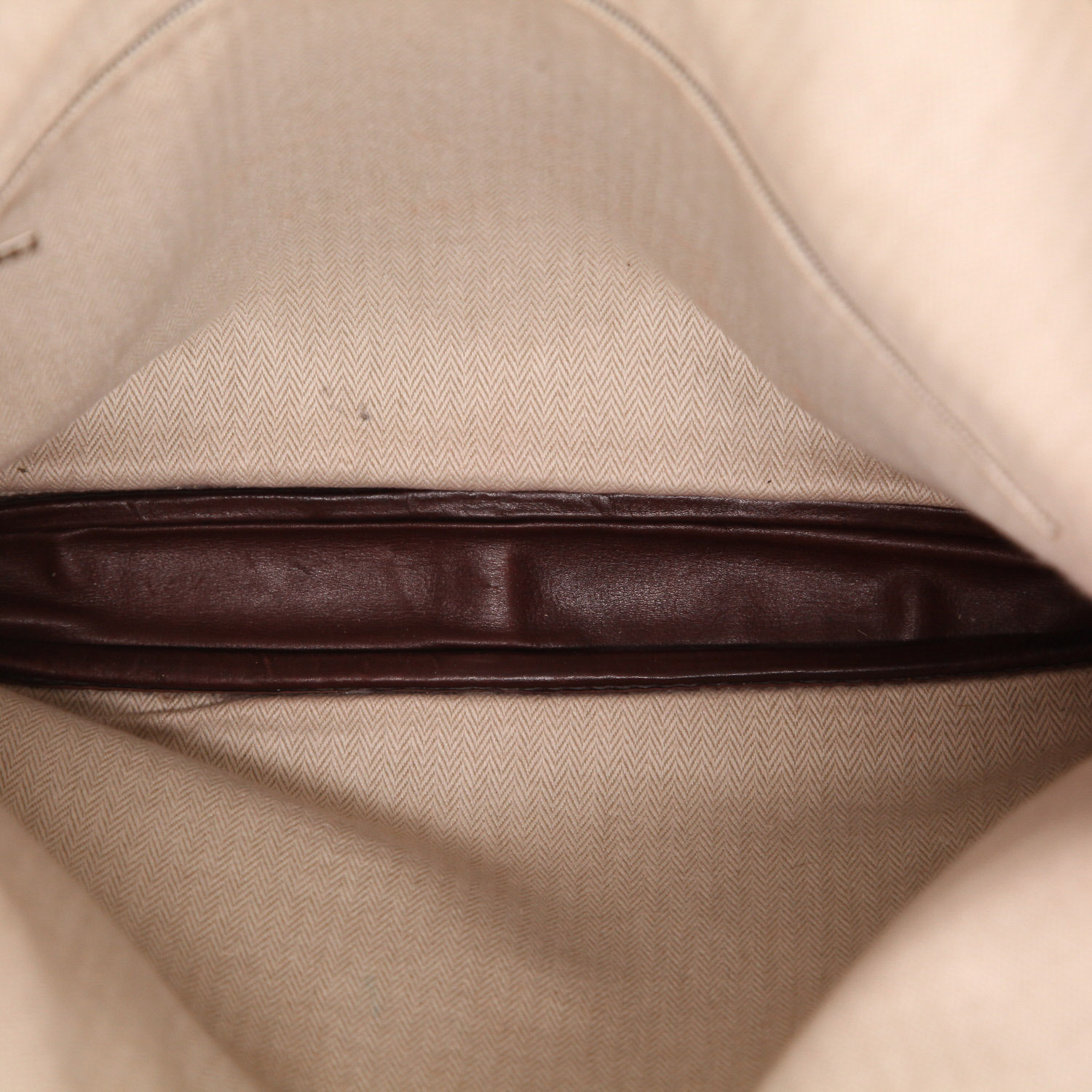 Bolso de mano Hermès  Hebdo en cuero color burdeos - Detail D3