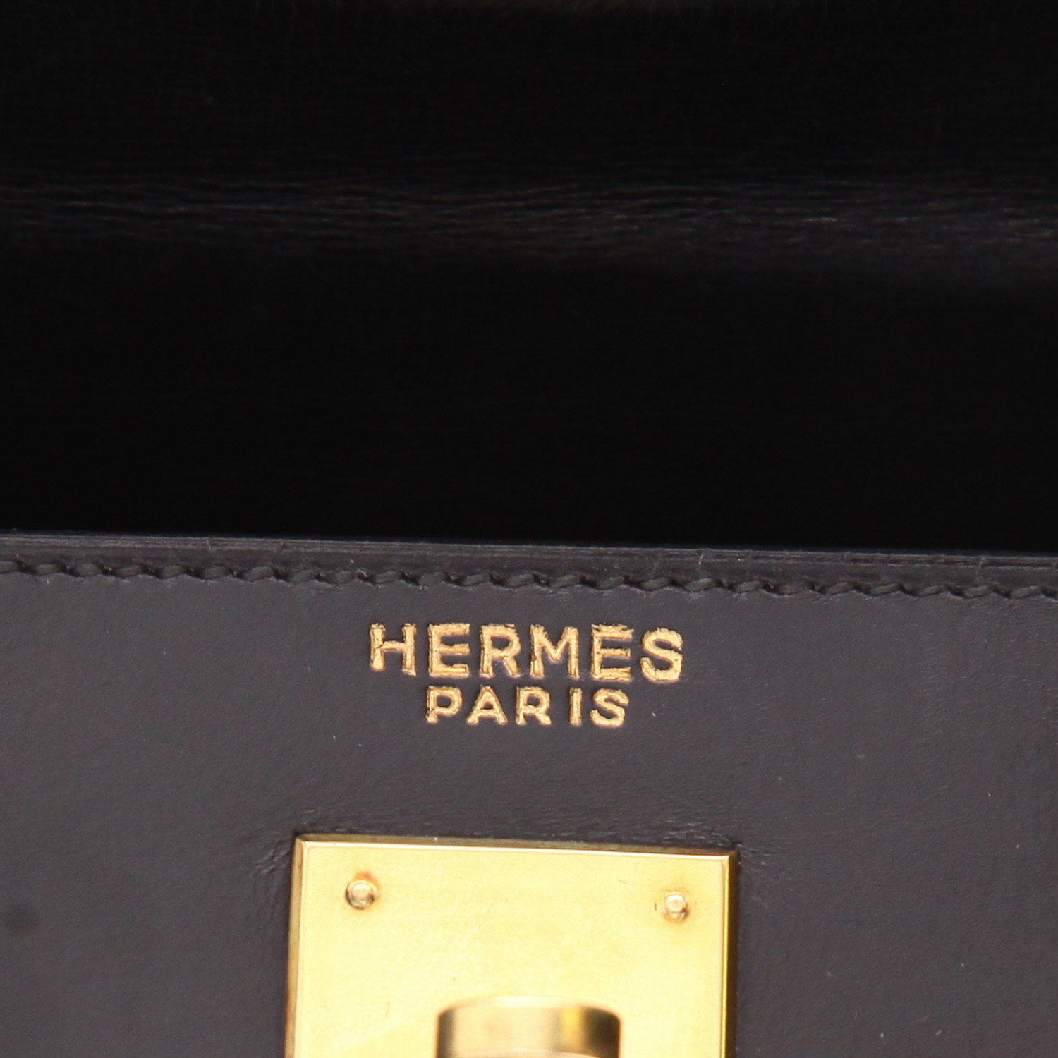 Hermès  Kelly 32 cm handbag  in black box leather - Detail D2