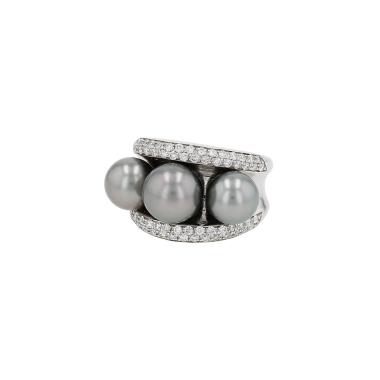Poiray Fidji ring in white gold, cultured pearls and diamonds Poiray Fidji ring in white gold, cultured pearls and diamonds