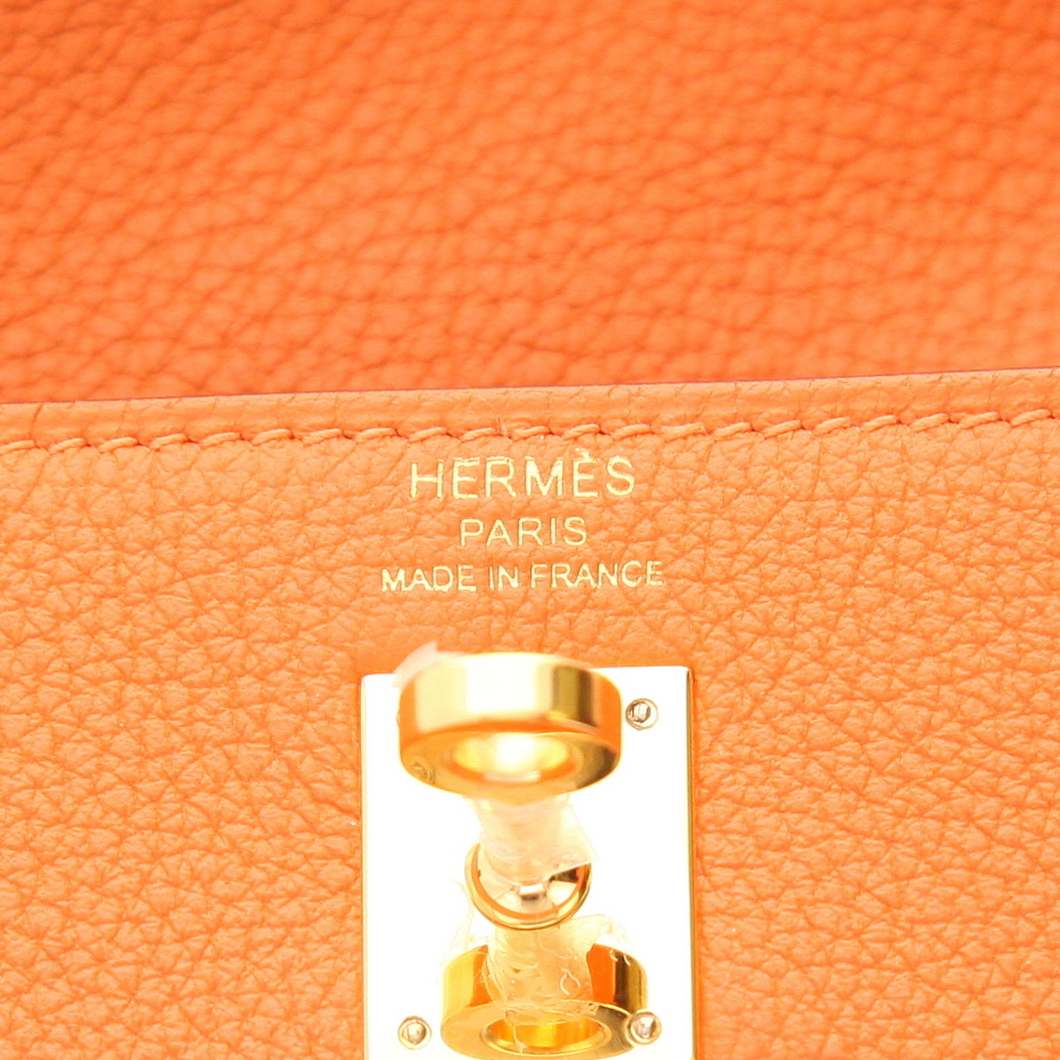 Hermès  Kelly 25 cm handbag  in orange togo leather - Detail D2