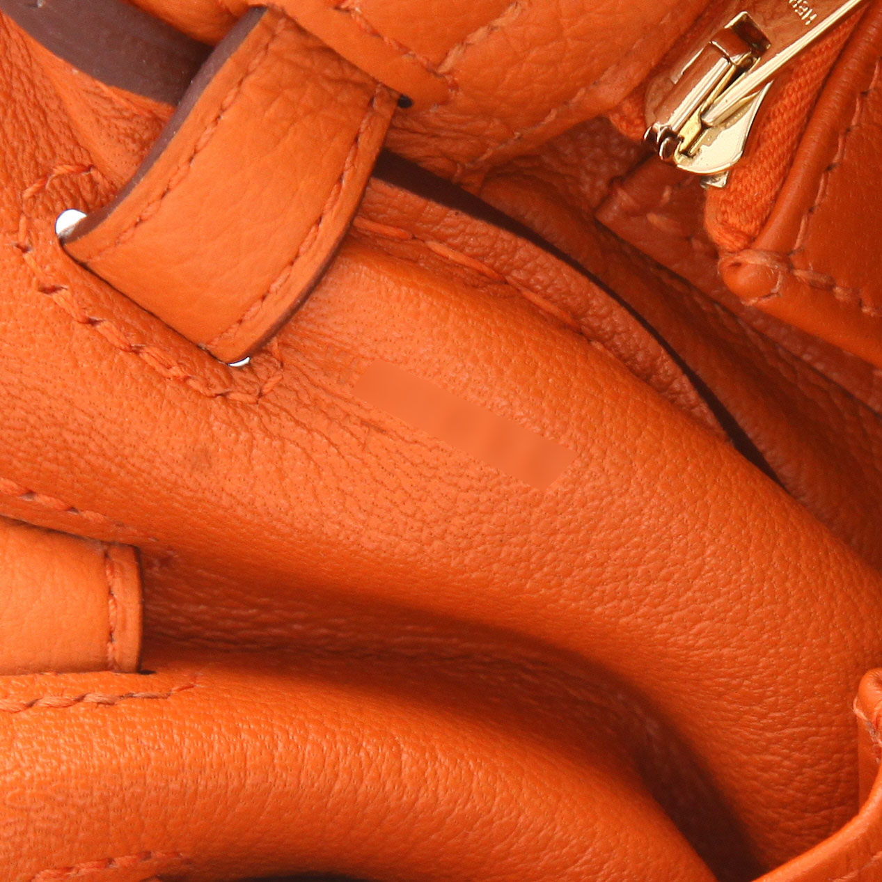 Bolso de mano Hermès  Kelly 25 cm en cuero togo naranja - Detail D4