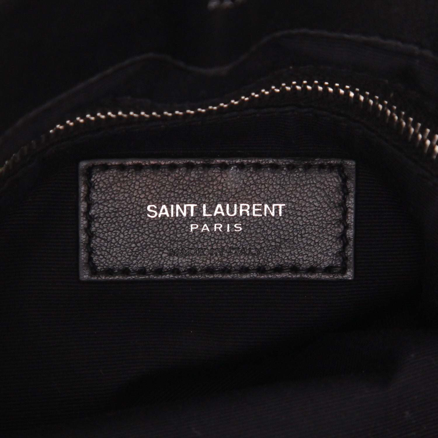 Sac à main Saint Laurent  Loulou en cuir matelassé chevrons noir - Detail D2