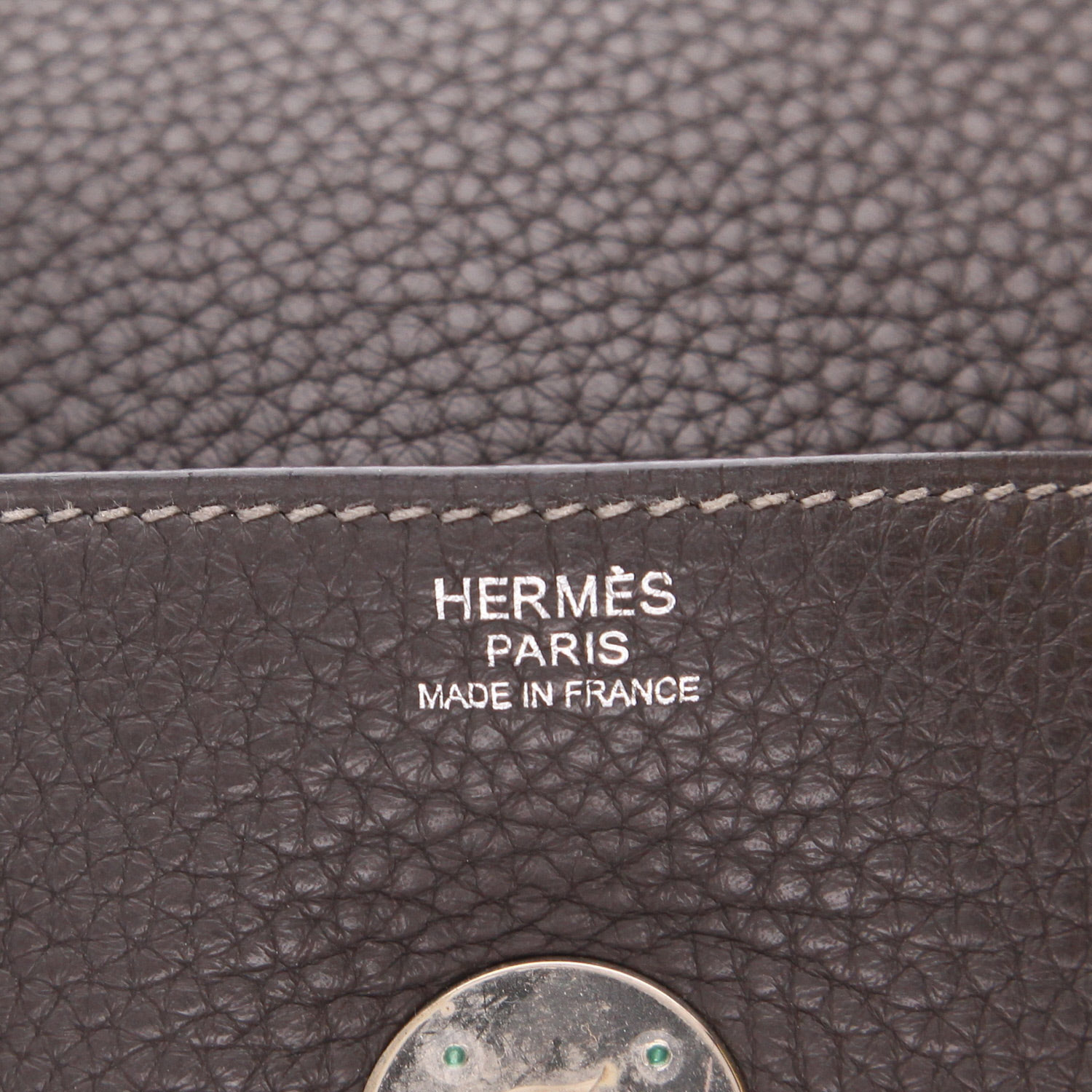 Sac porté épaule Hermès  Lindy 34 cm en cuir togo gris - Detail D2