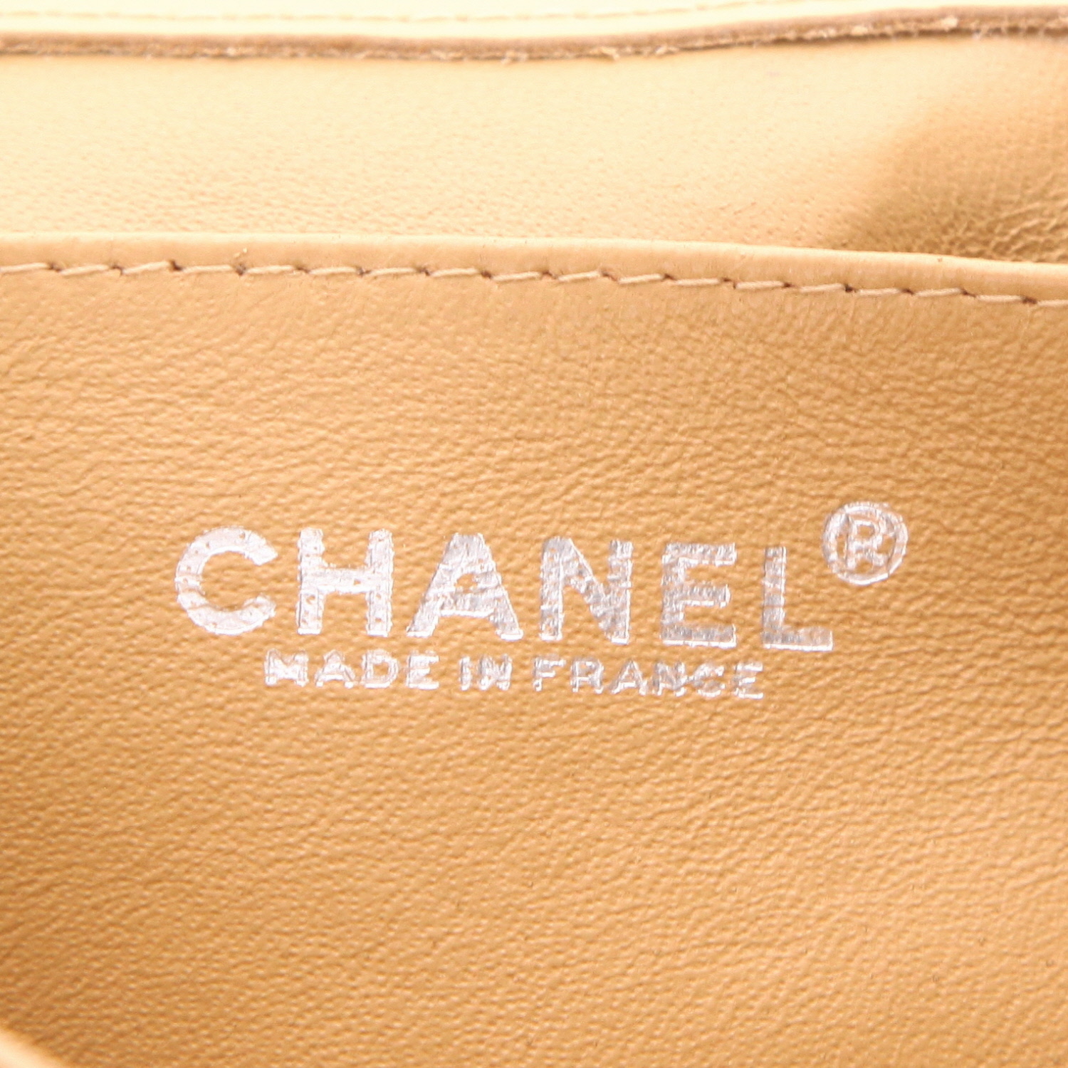 Chanel  Timeless handbag  in beige leather - Detail D2