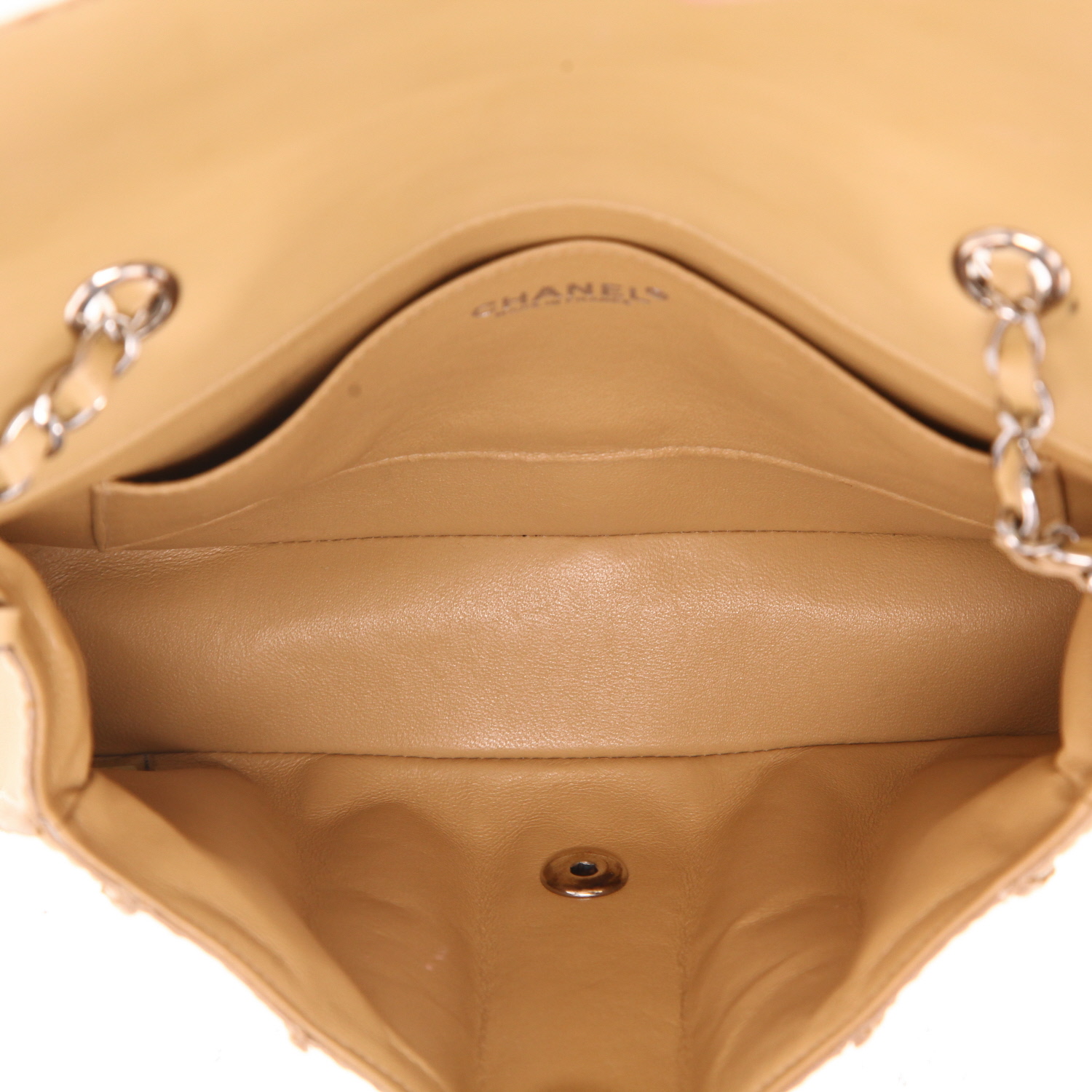 Bolso de mano Chanel  Timeless en cuero beige - Detail D3
