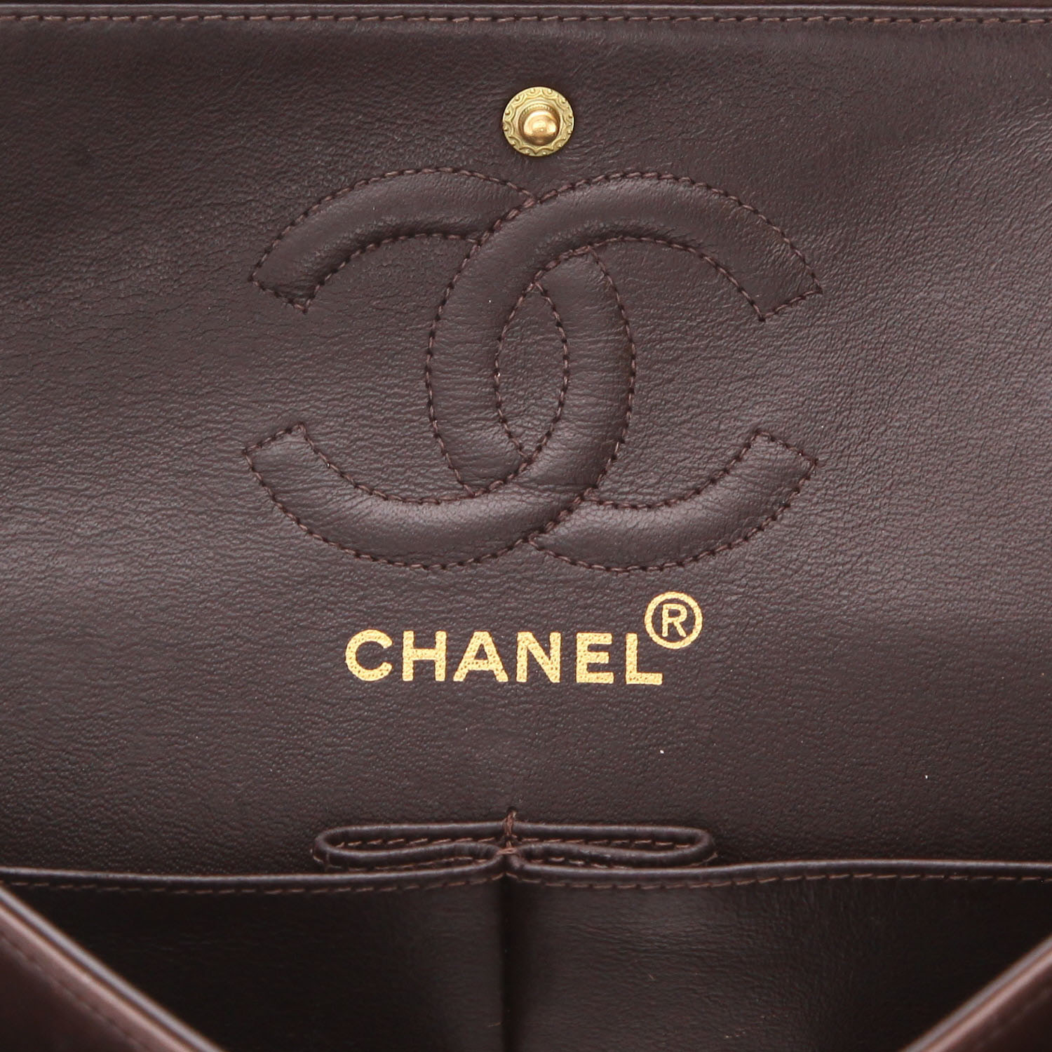 Bolso de mano Chanel  Timeless Classic en cuero acolchado marrón - Detail D2