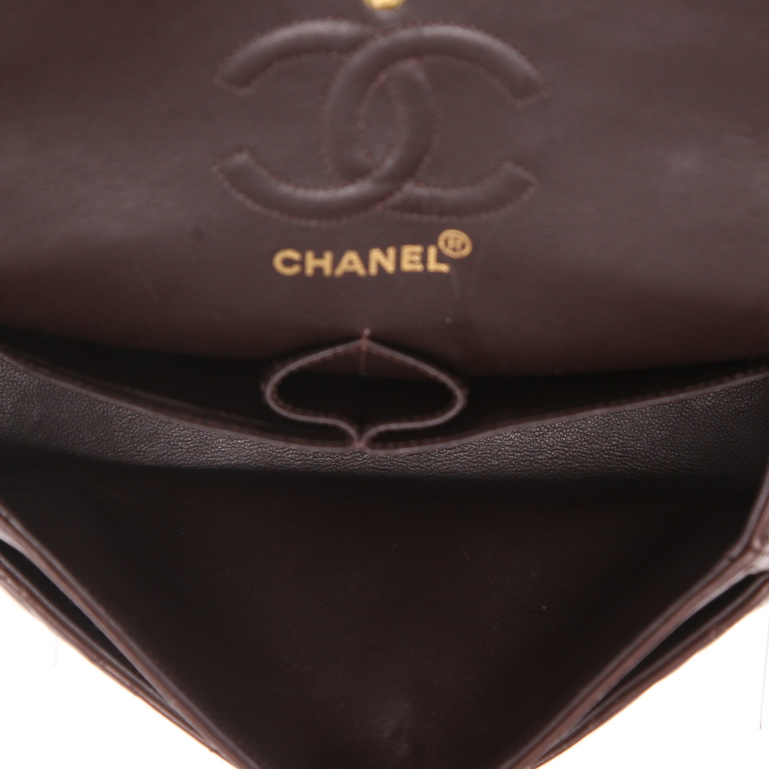 Bolso de mano Chanel  Timeless Classic en cuero acolchado marrón - Detail D3