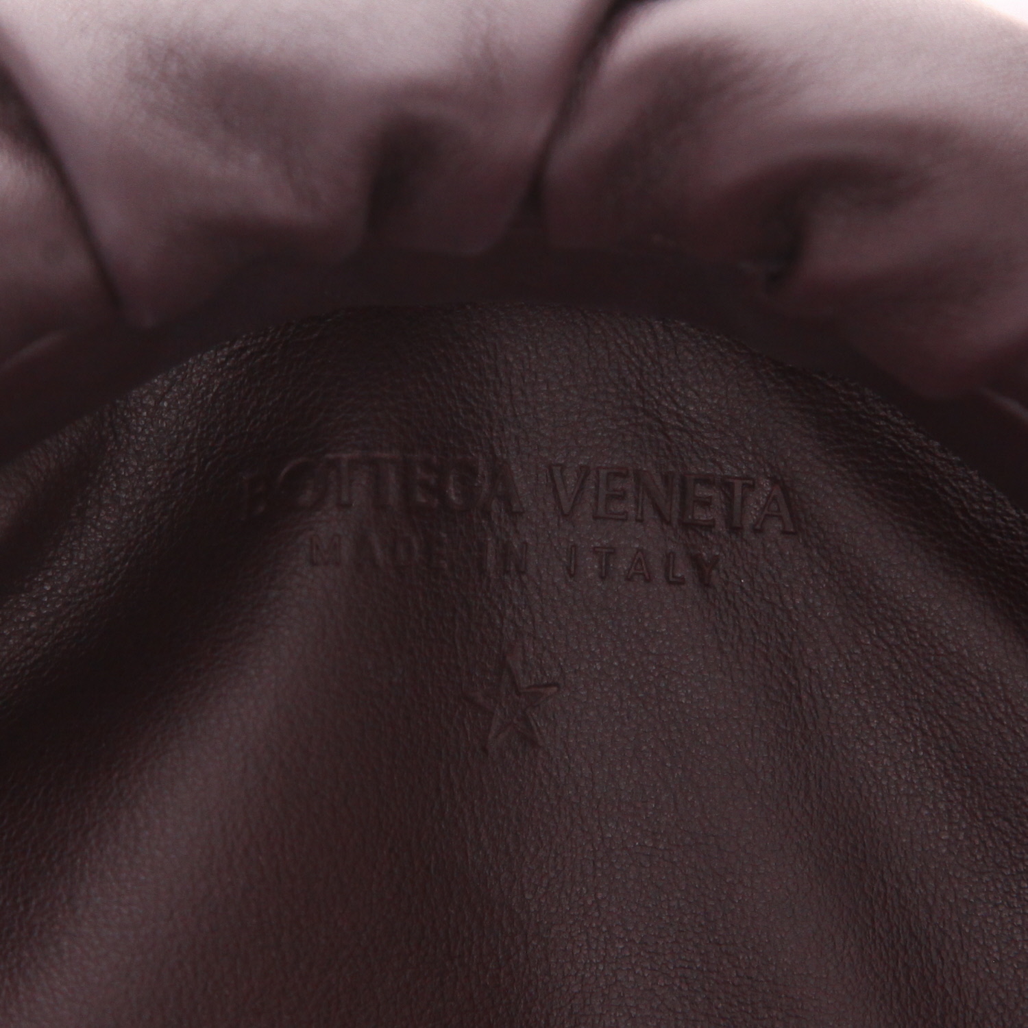 Bottega Veneta  Pouch handbag  in plum leather - Detail D2