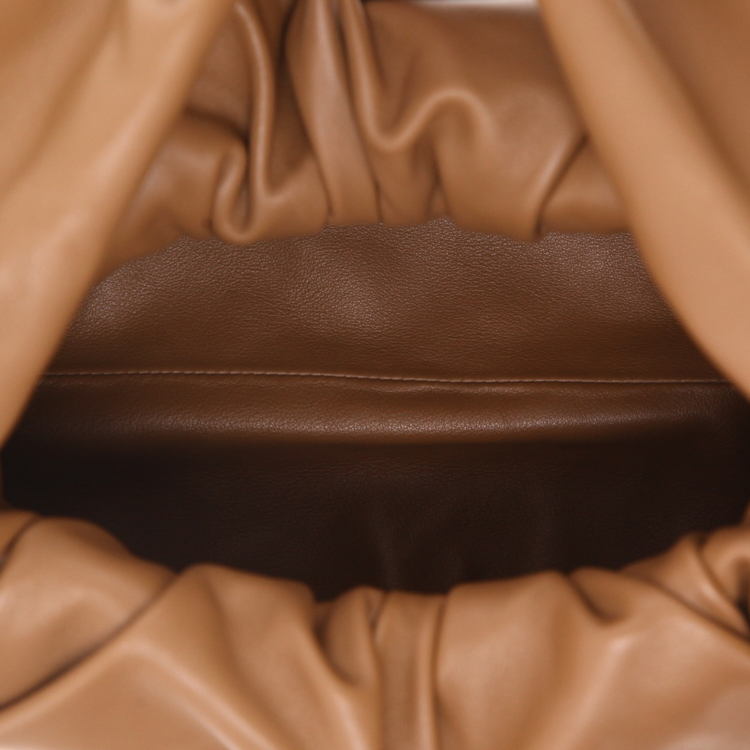 Bottega Veneta  Shoulder Pouch handbag  in brown leather - Detail D3