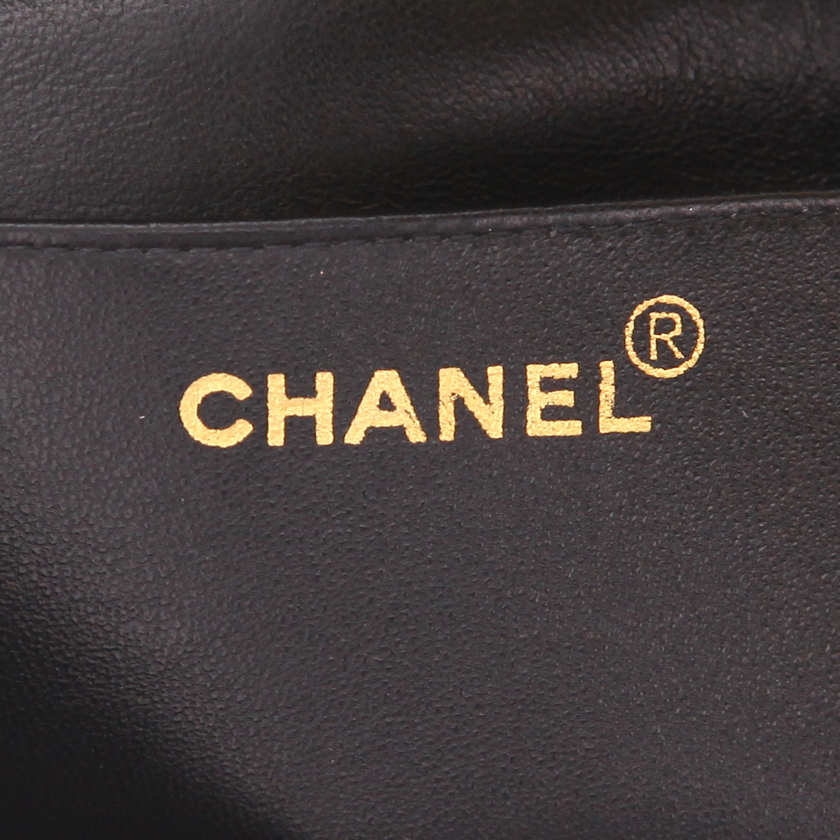 Bolso bandolera Chanel Diana de piel acolchada negra - Detail D2