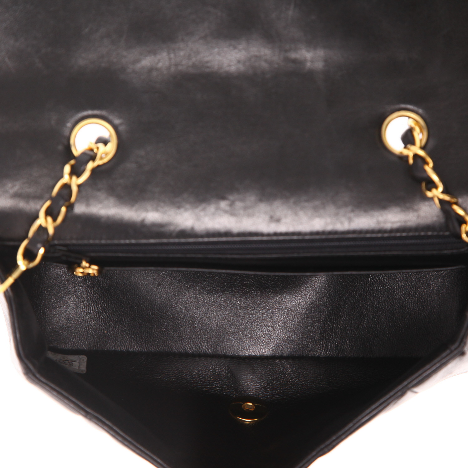 Bolso bandolera Chanel Diana de piel acolchada negra - Detail D3