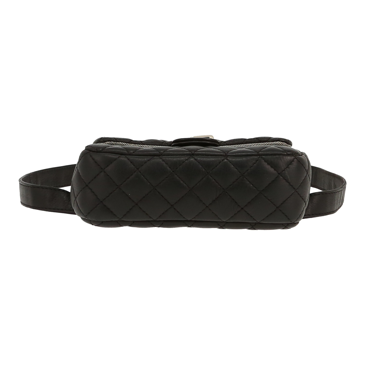 Chanel  Pochette ceinture clutch-belt  in black quilted leather - Detail D1