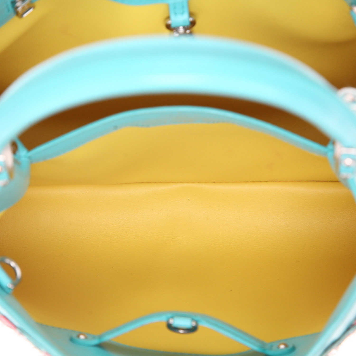 Borsa a tracolla Louis Vuitton  Capucines MM in pelle blu, rosa rossa e viola e lucertola blu - Detail D3