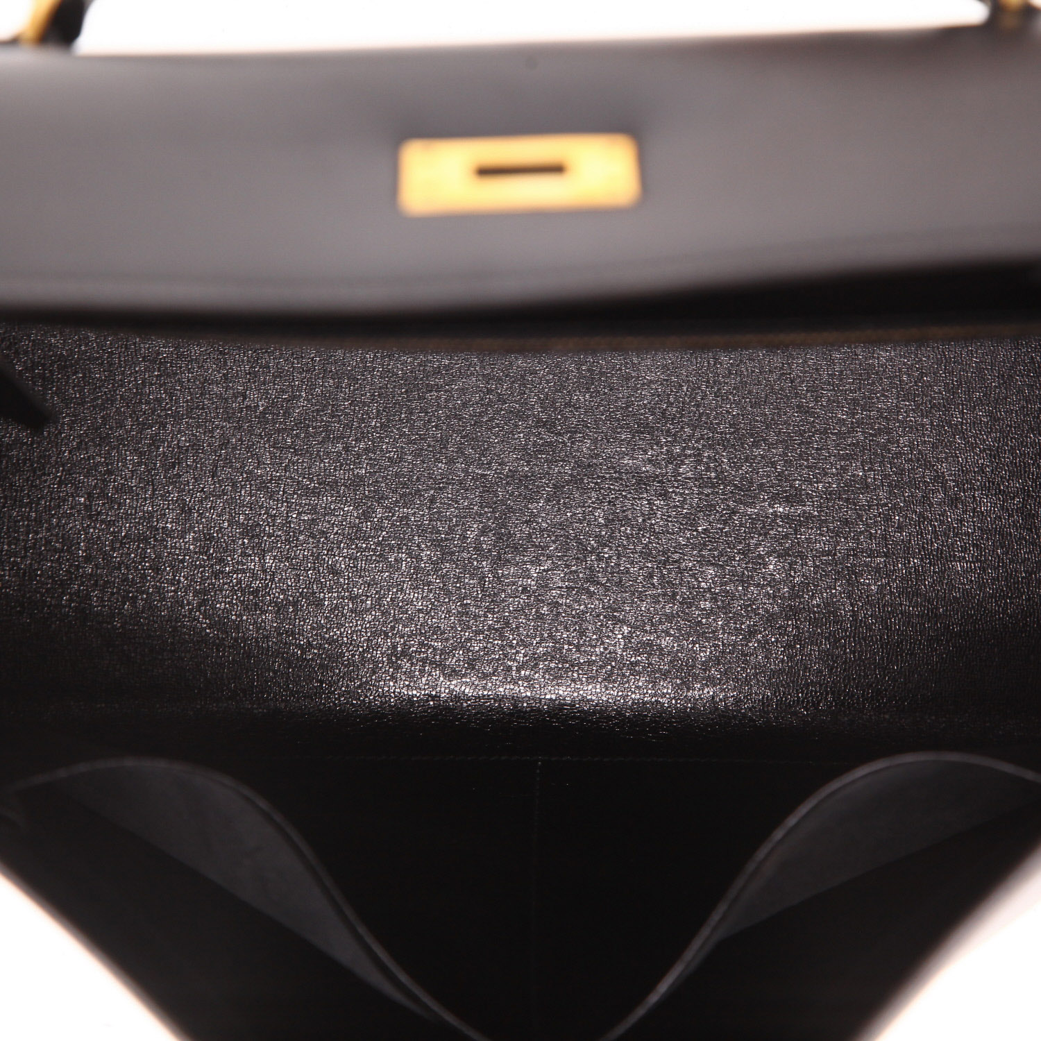 Bolso de mano Hermès  Kelly 32 cm en cuero box negro - Detail D3