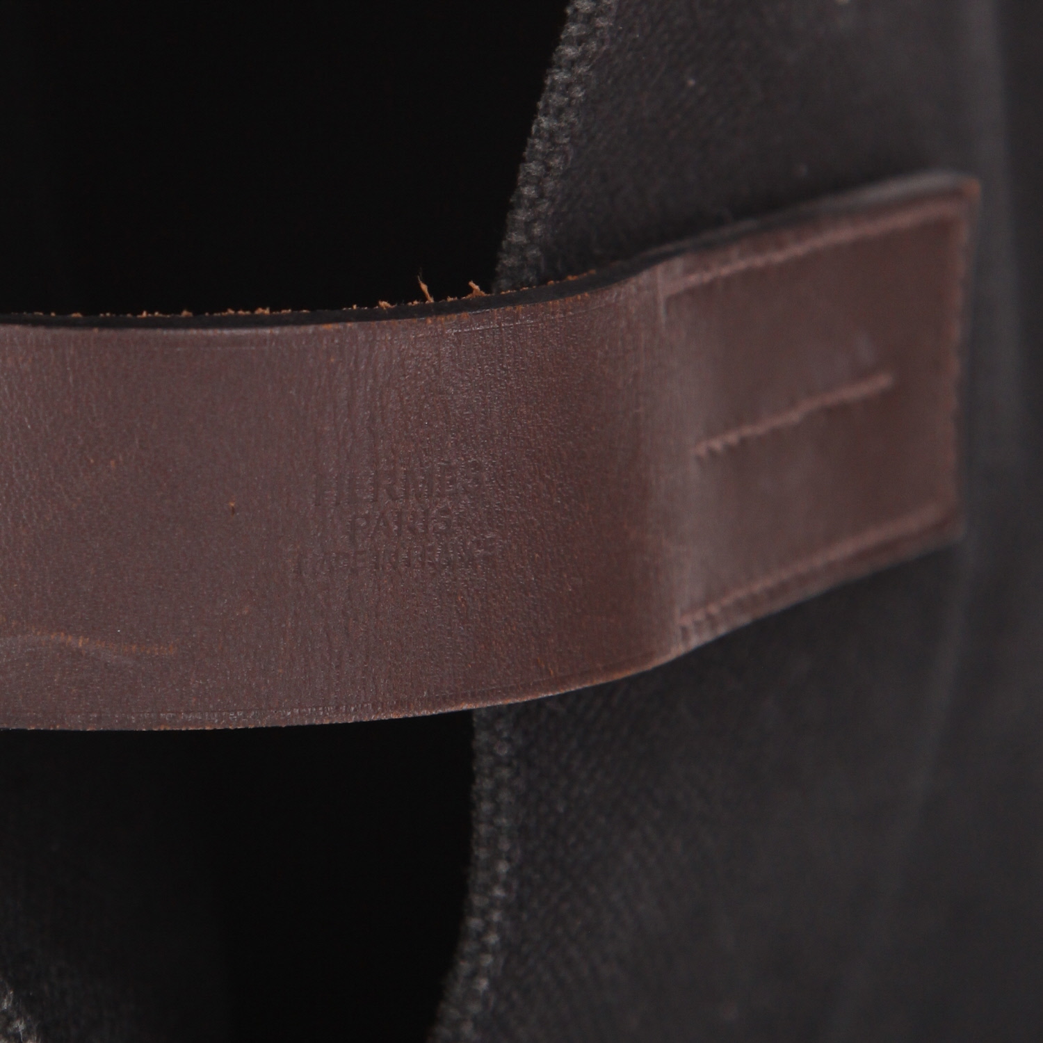 Sac cabas Hermès  Etrivière  en toile noire et cuir marron - Detail D2