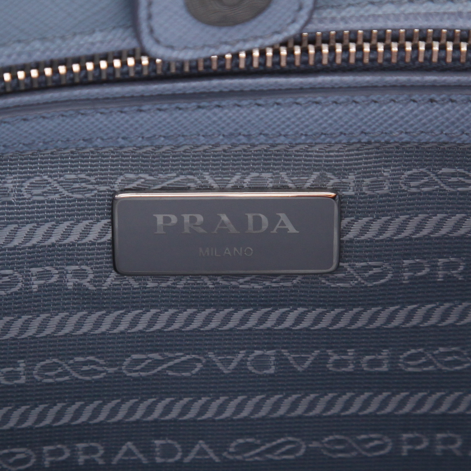 Prada Galleria handbag in Bleu Ciel Saffiano leather - Detail D2