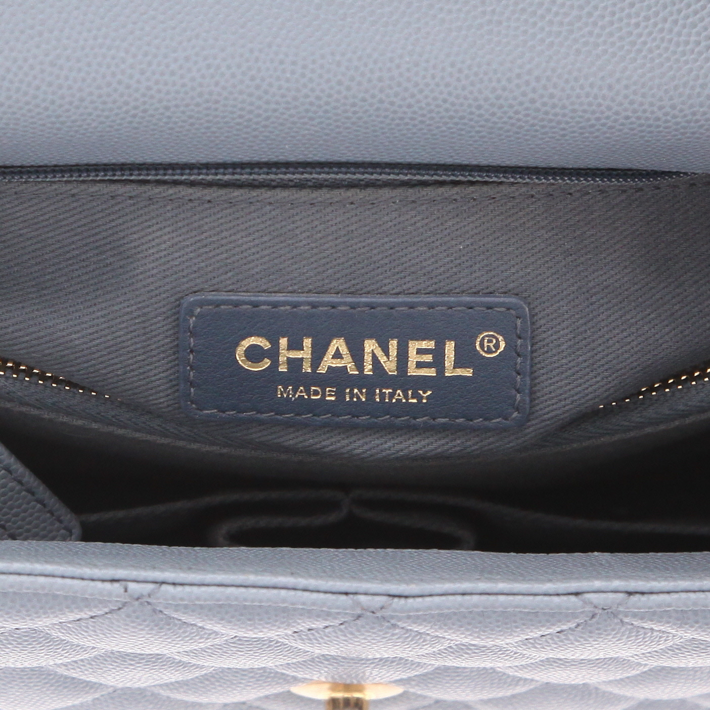 Bolso bandolera Chanel  Coco Handle en cuero granulado acolchado azul - Detail D2