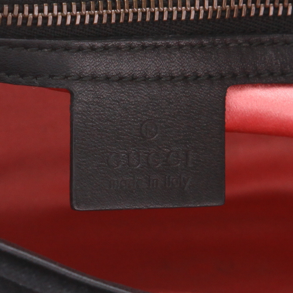 Bolso de mano Gucci  GG Marmont en terciopelo negro - Detail D2