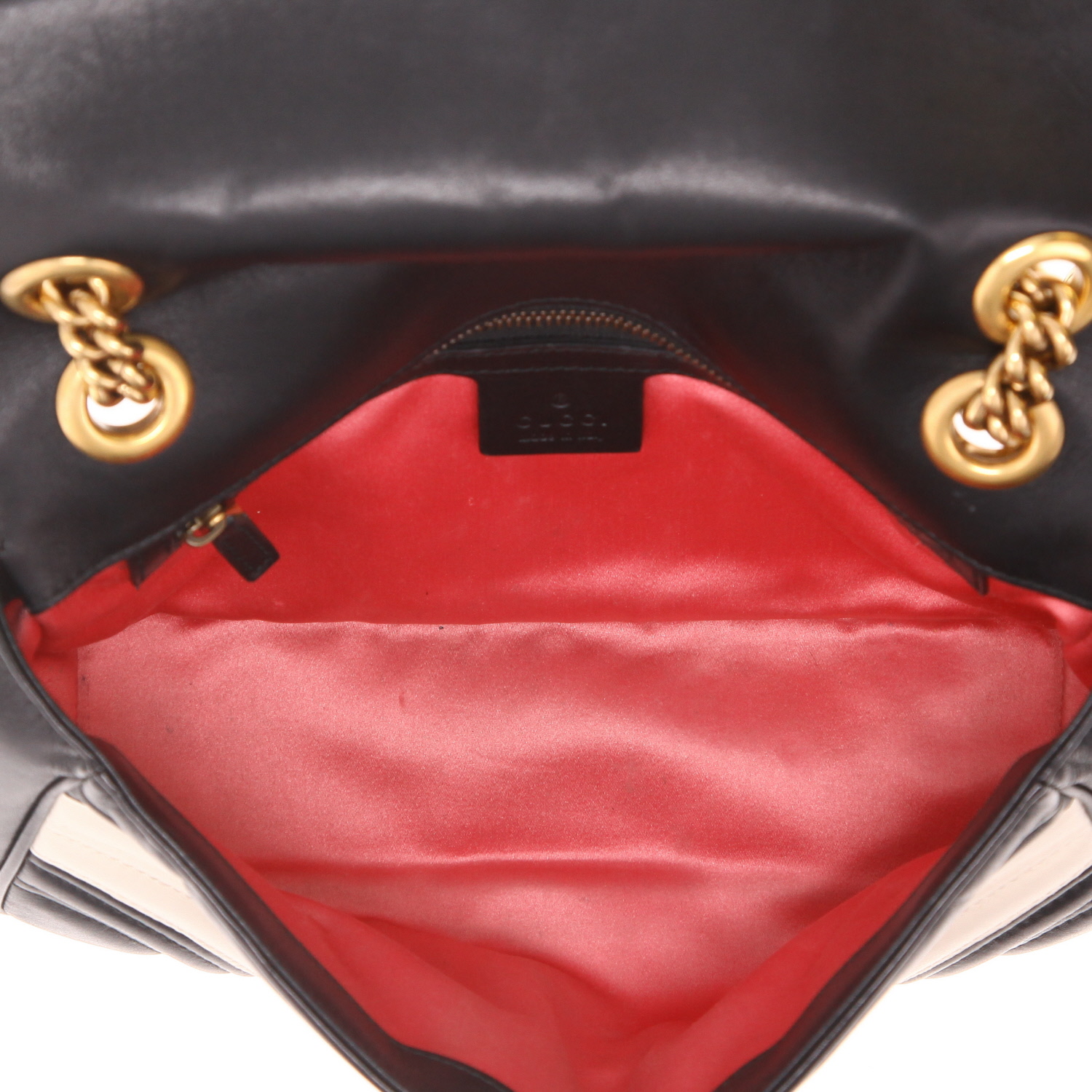 Bolso de mano Gucci  GG Marmont en cuero acolchado negro y blanco - Detail D3