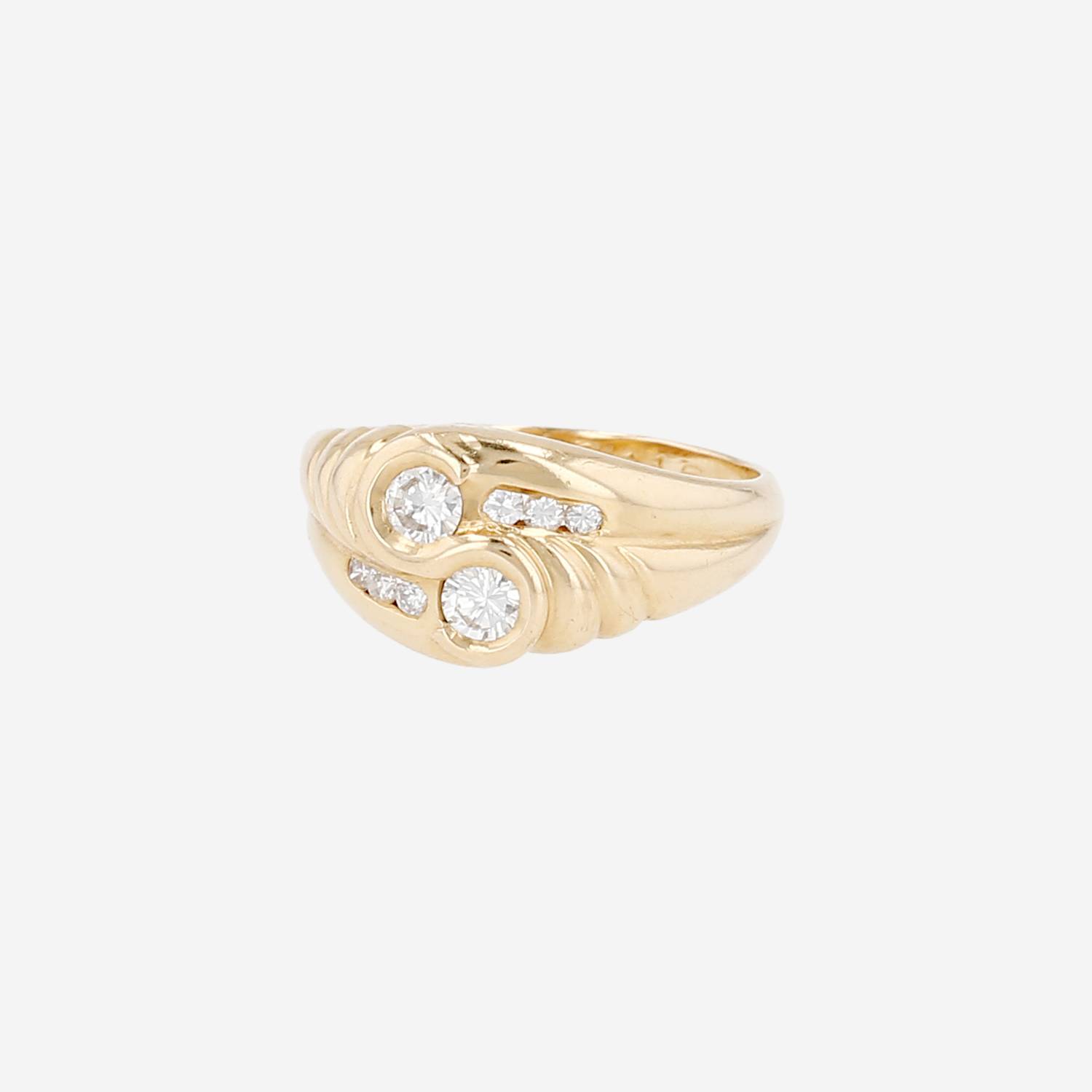 Vintage  ring in yellow gold and diamonds