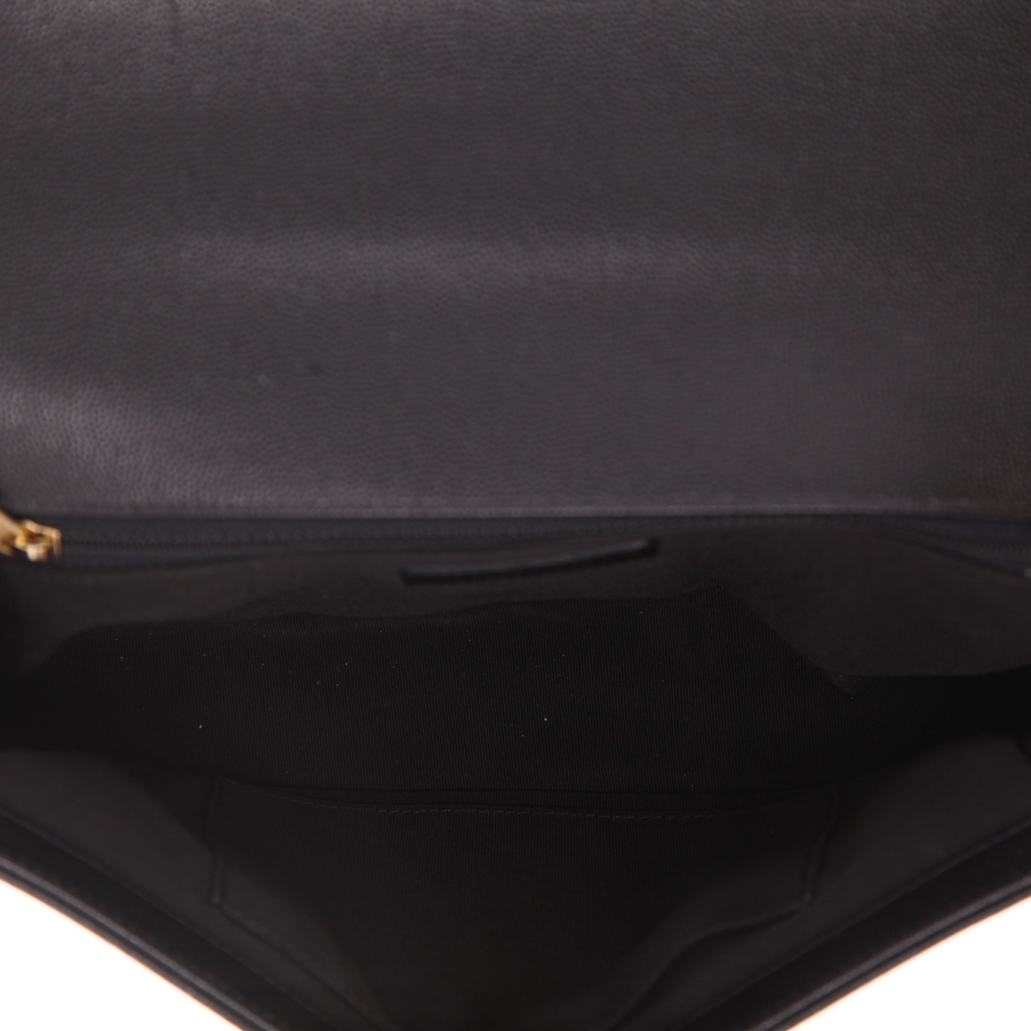 Chanel  Boy shoulder bag  in black quilted grained leather - Detail D3